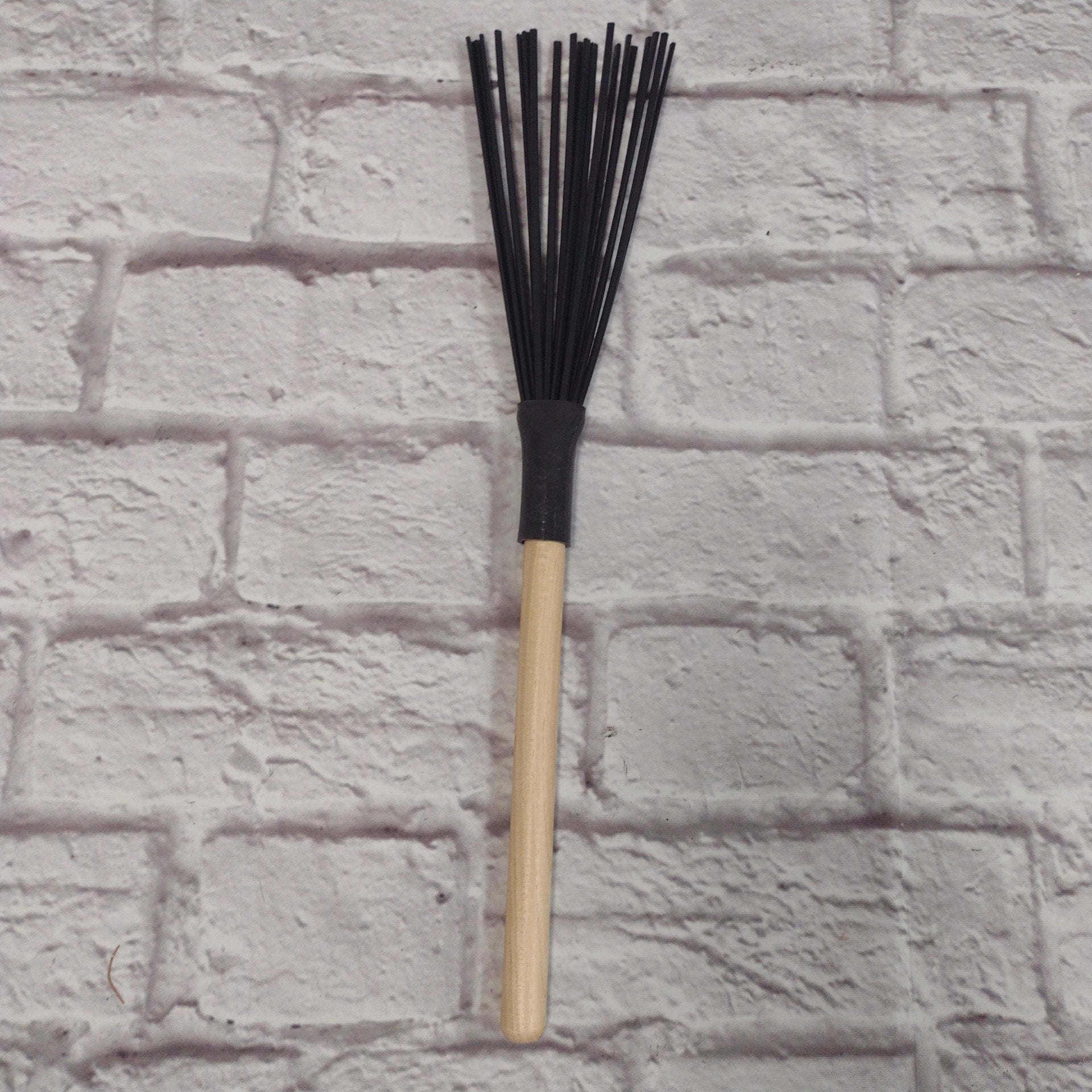 Vater Wood Handle Whip with Poly Brushes