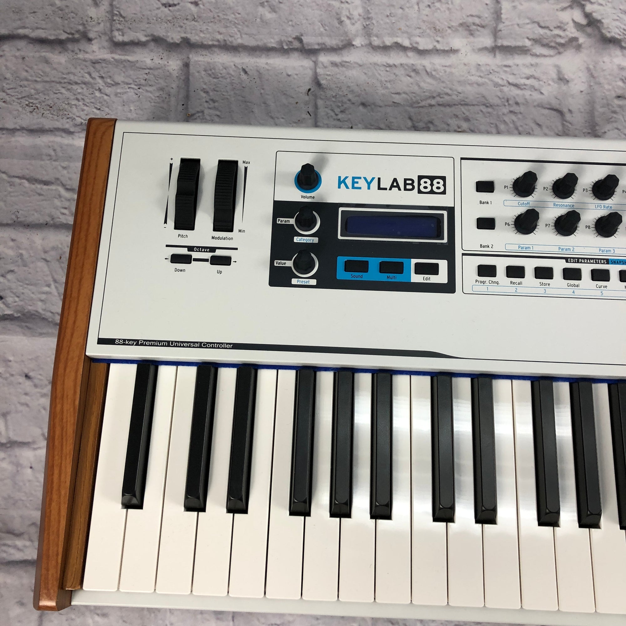 Arturia Keylab 88 MIDI/USB Hammer-Action Hybrid Keyboard Controller