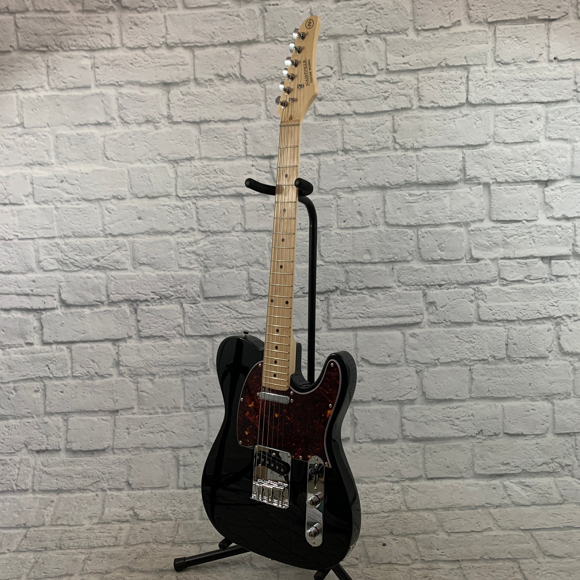 Nashville Guitar Works 125 Single Cutaway - Black, Maple Fretboard