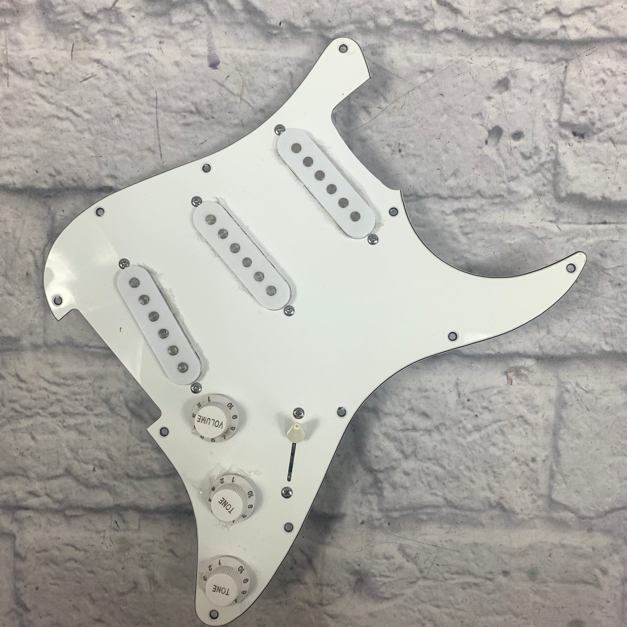 Unknown Loaded White Stratocaster Pickguard S-S-S