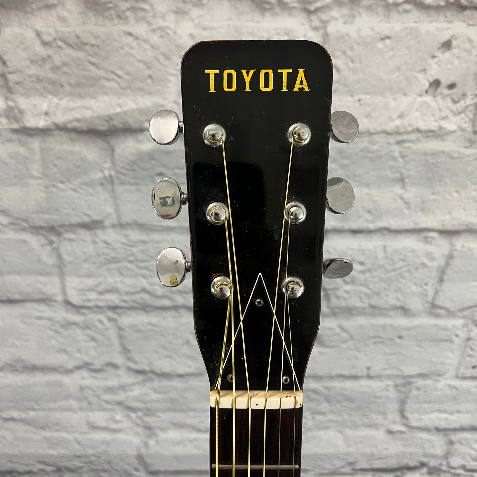 Toyota 605 Acoustic Guitar