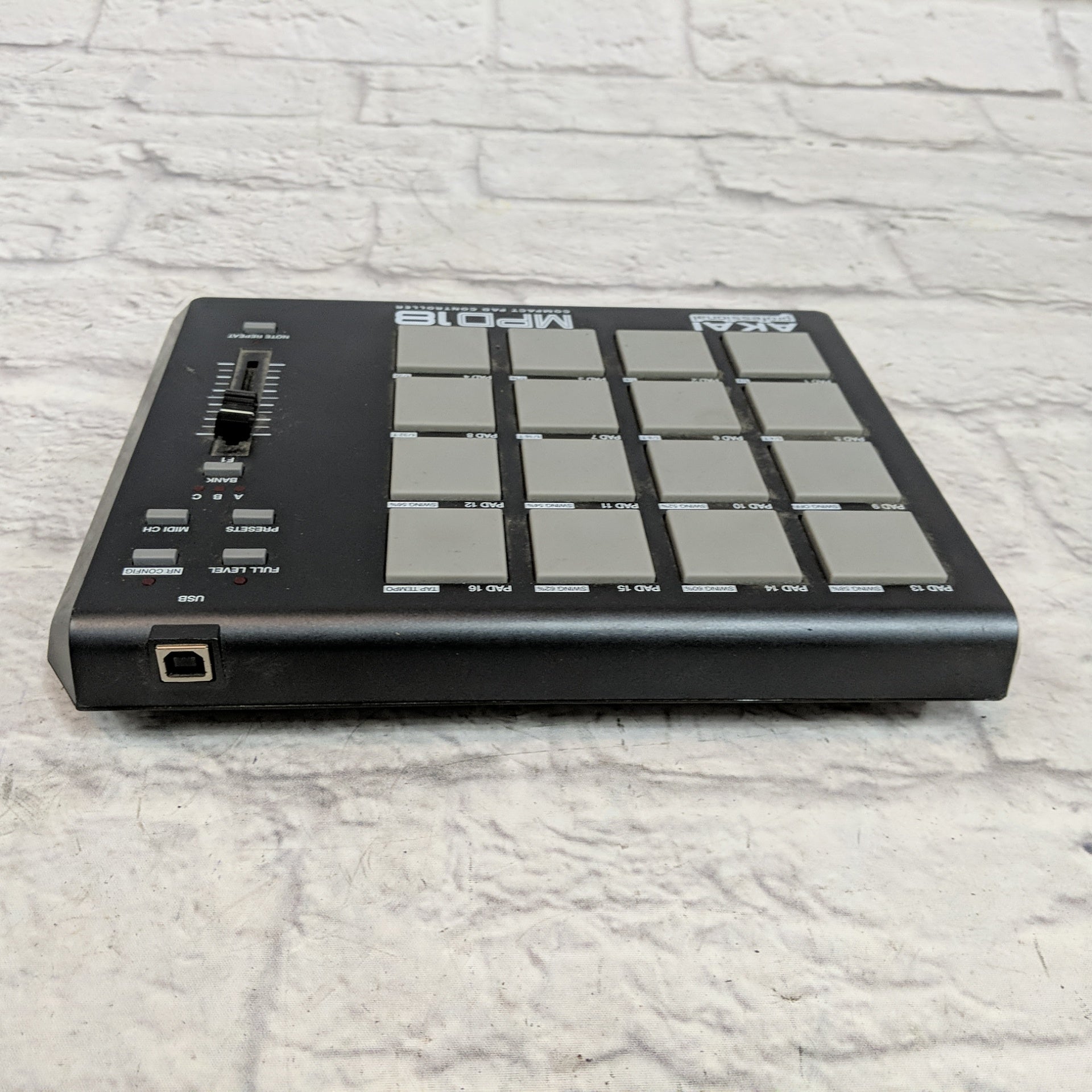 Akai MPD18 Compact Pad Controller