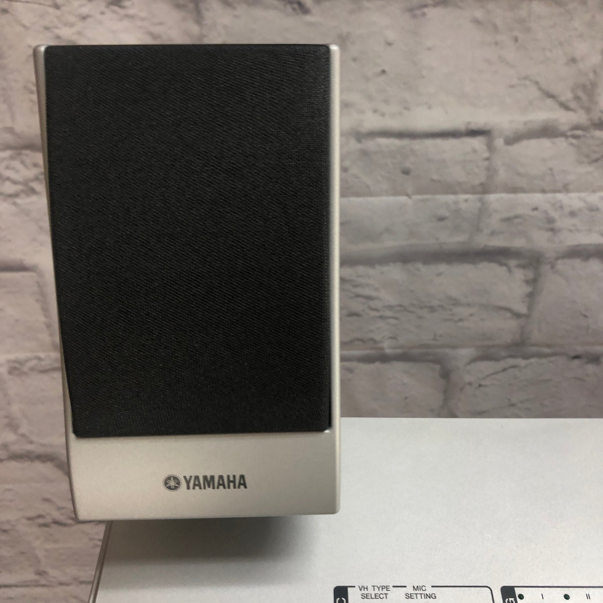 Yamaha Tyros 4 with Stand & Speaker Outfit