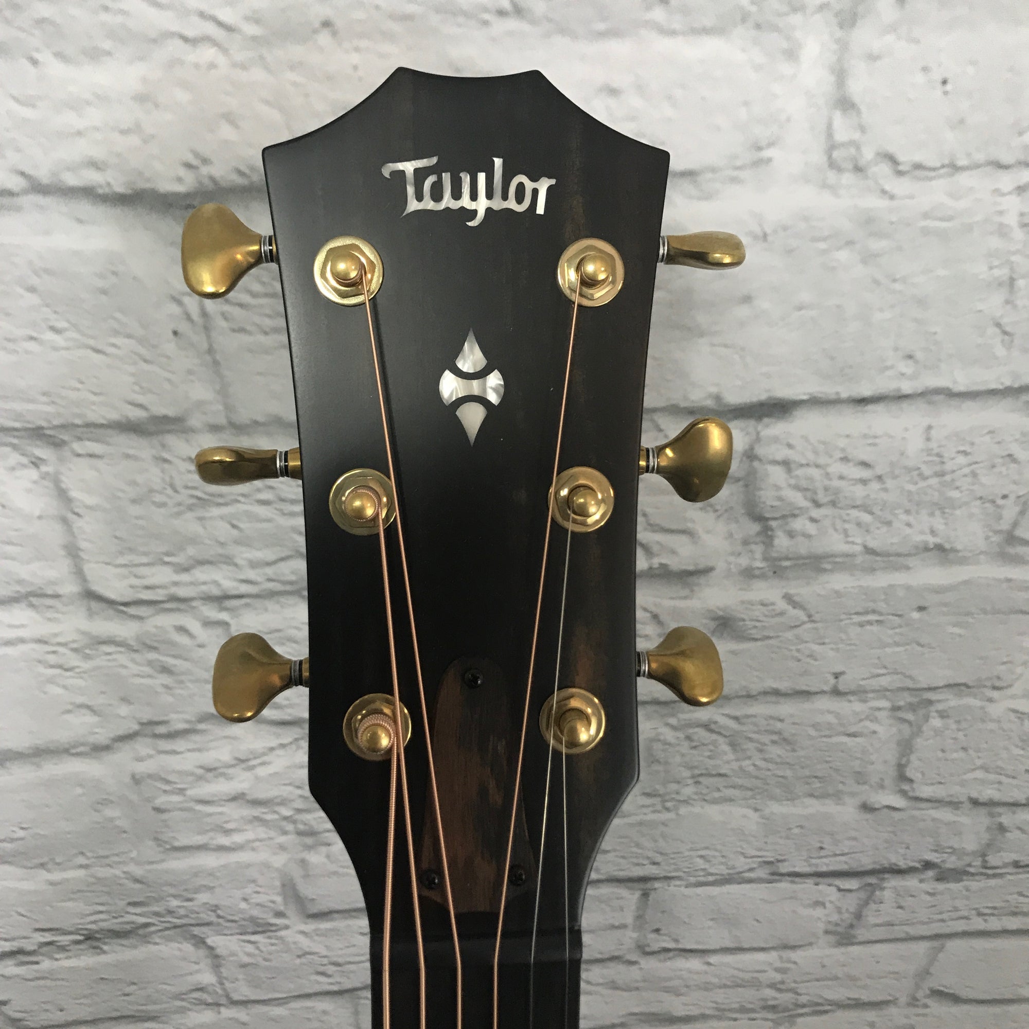 Taylor Builder's Edition 324ce V-Class Bracing Shaded Edgeburst With Case