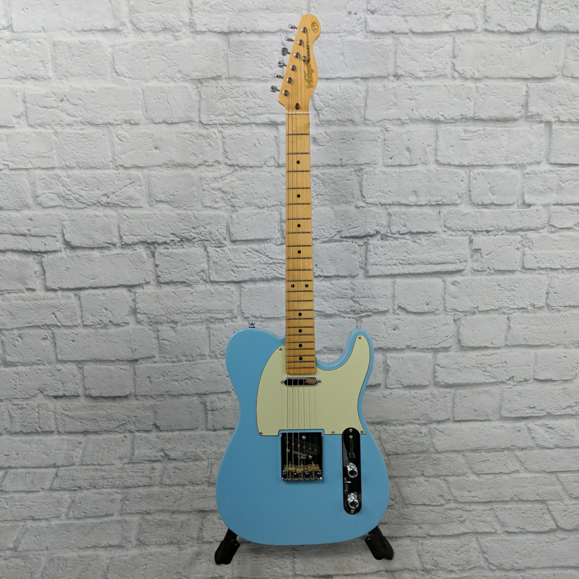 Vintage Reissued V75LB Laguna Blue Telecaster