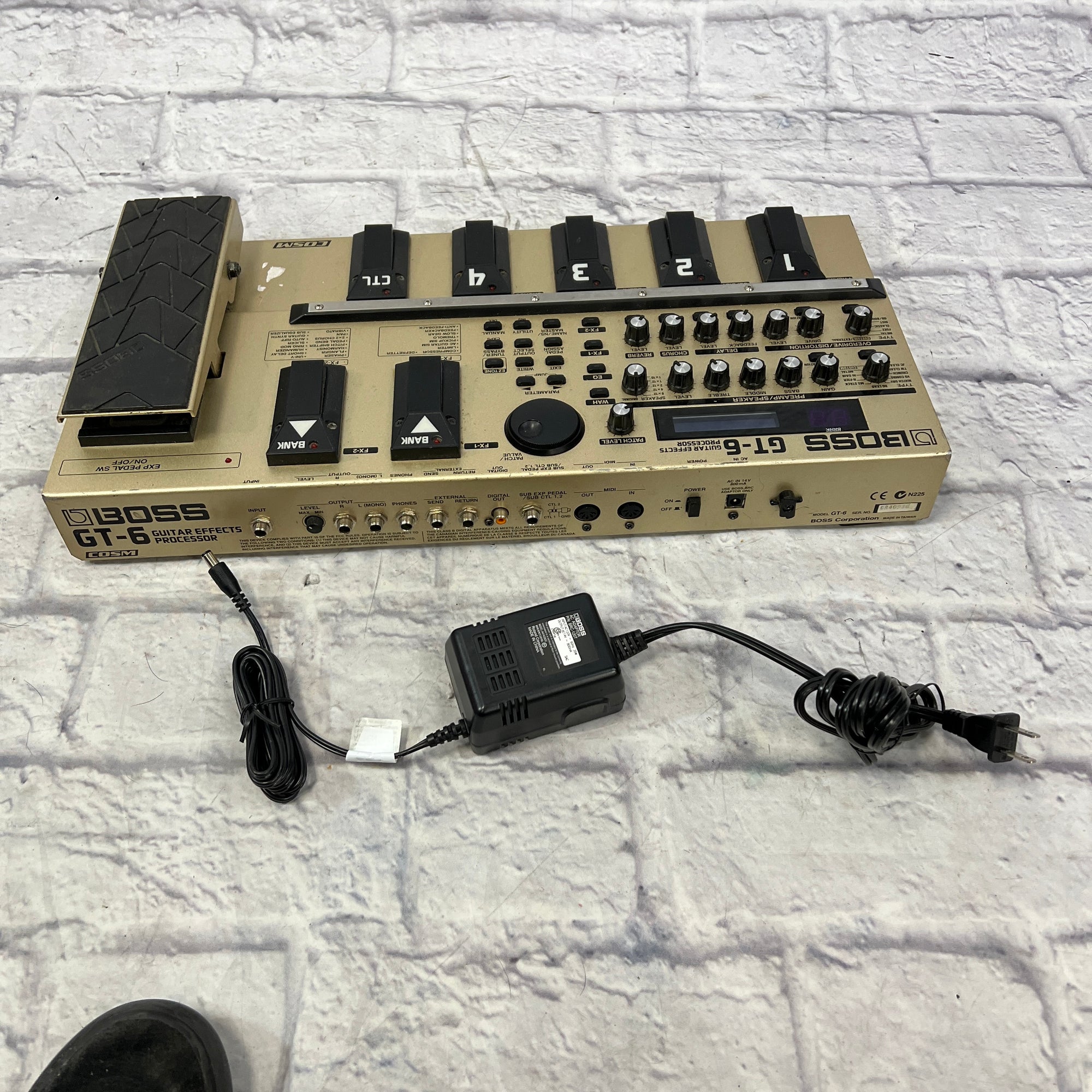 boss gt 6 pedal Boss GT-6 Multieffects Pedal with Power Supply