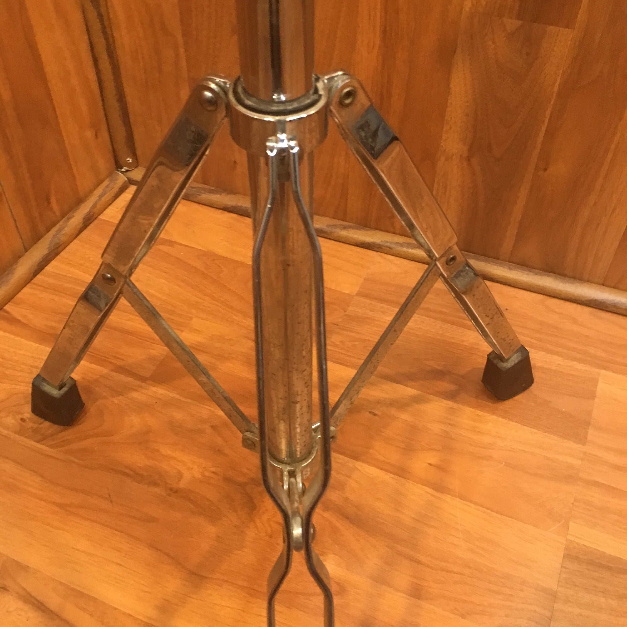 Ludwig Straight Cymbal Stand (missing leg nut)