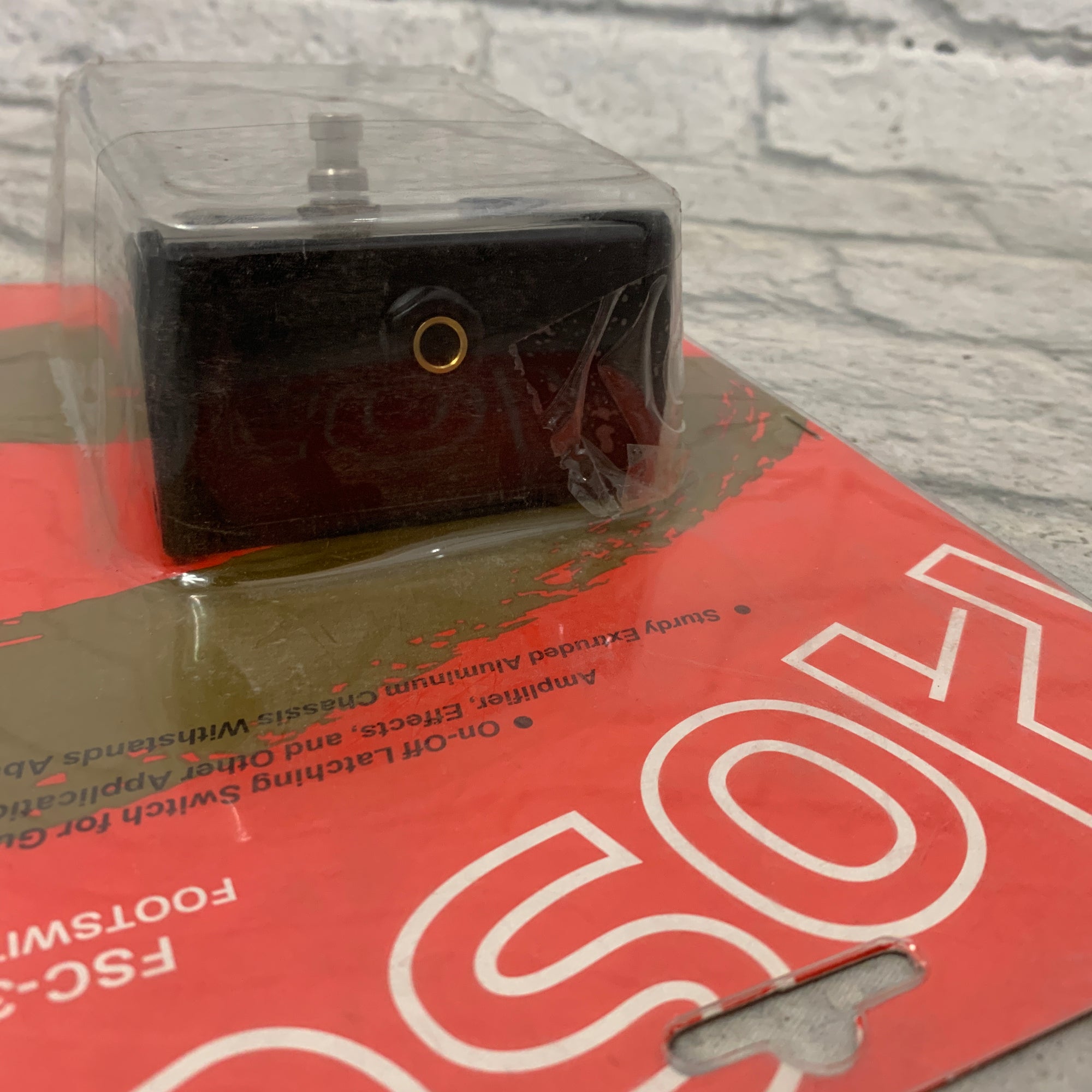 Hosa FSC-384 Footswitch, Guitar-style, Single-latching