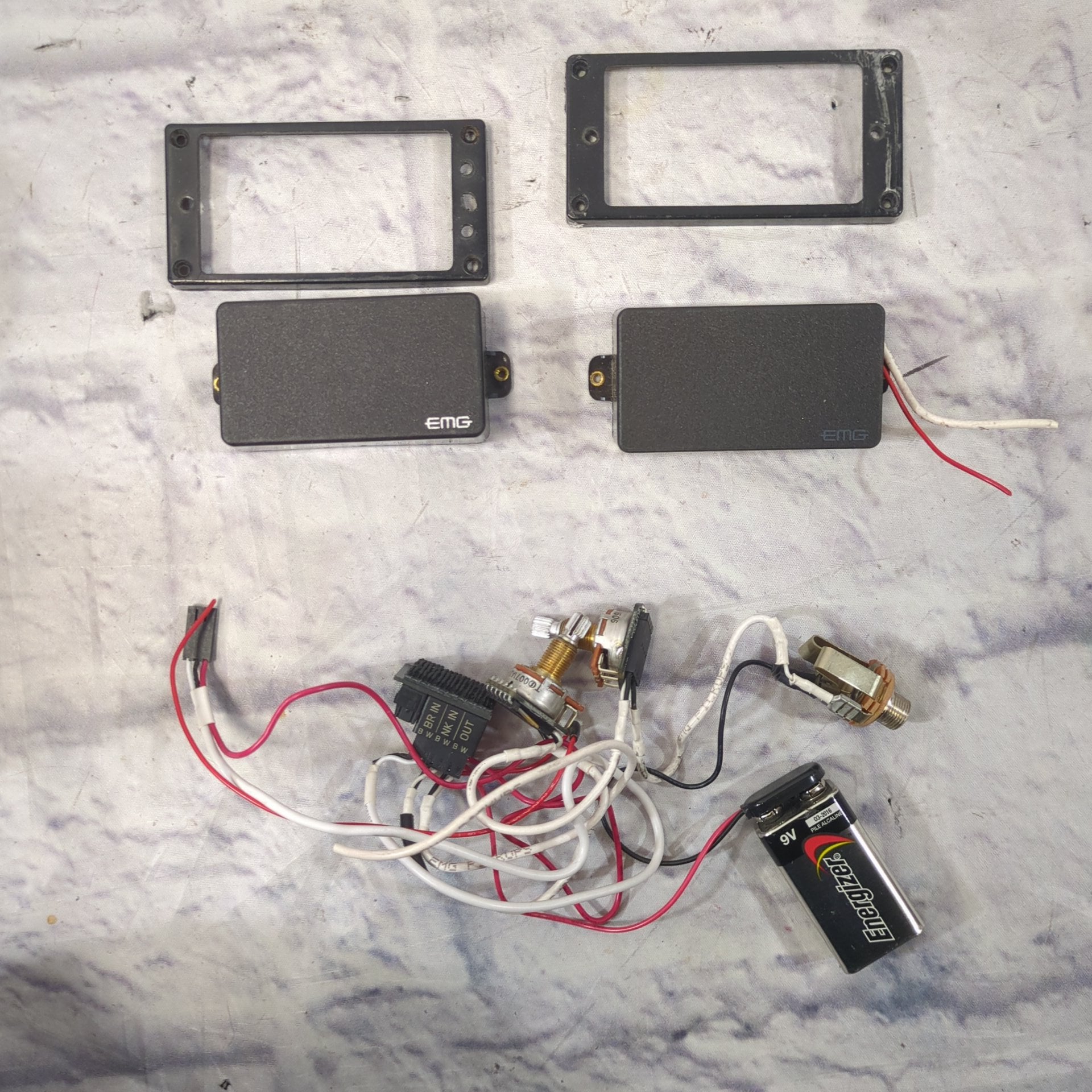 EMG 81/60 set with wiring
