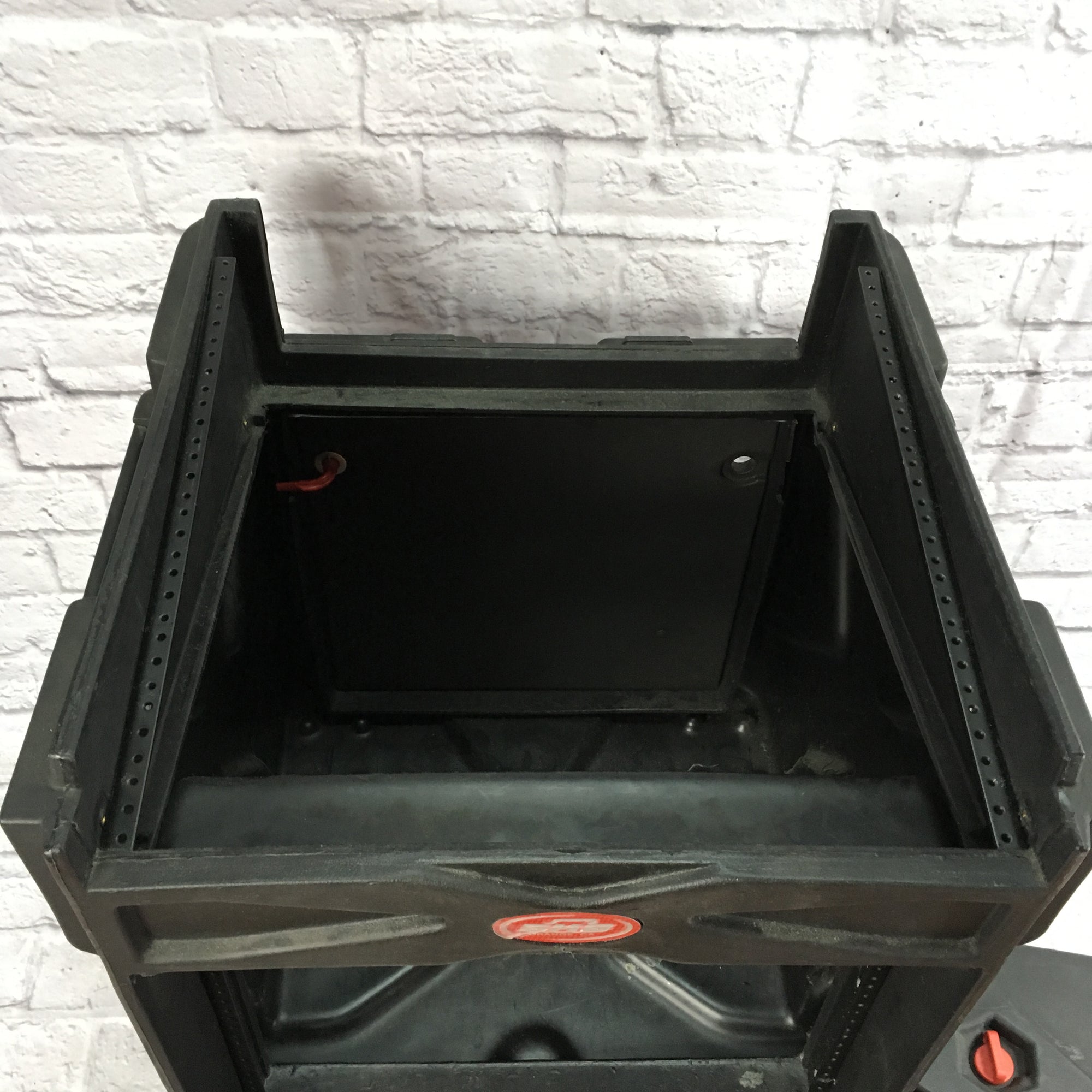 SKB R1010 8U Rack with Slant Mixer Top