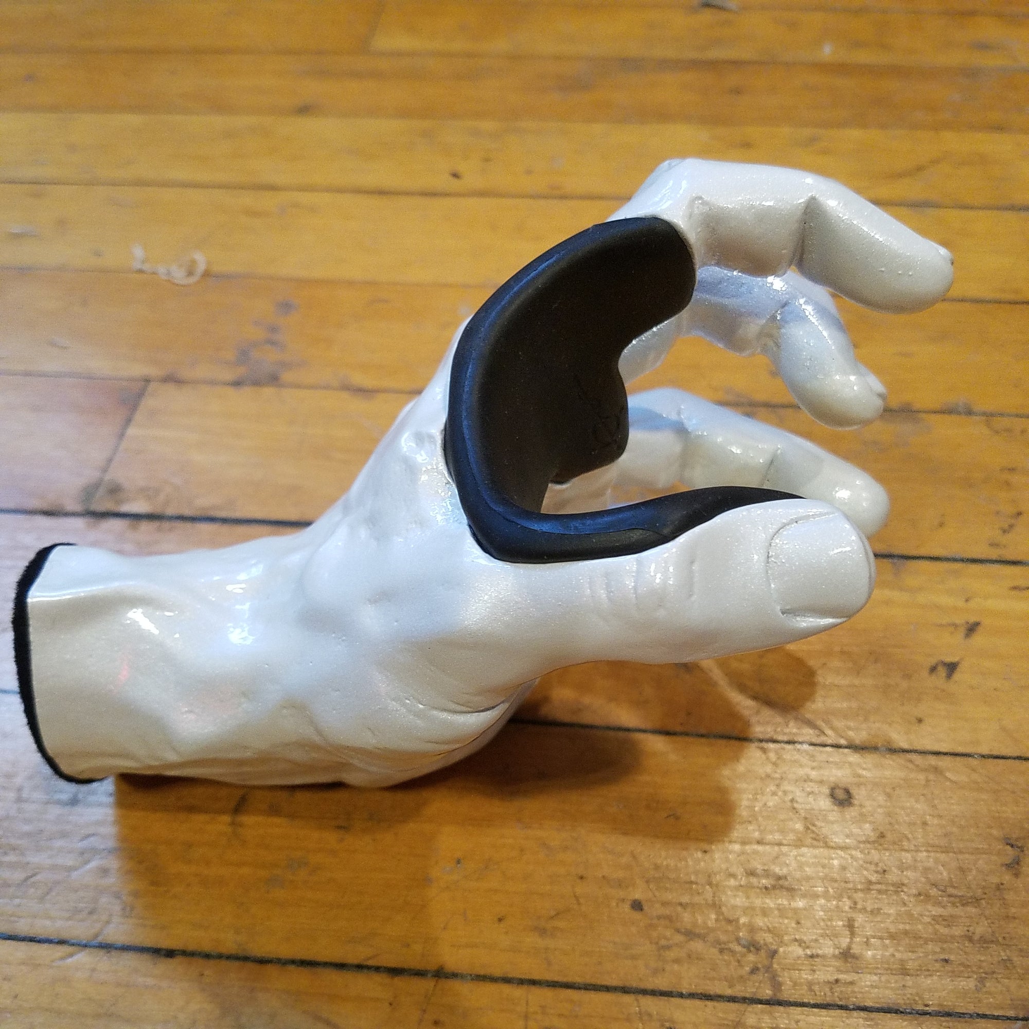 Guitar Grip Custom Guitar Wall Hanger - Pearl White Metallic Male Left Hand