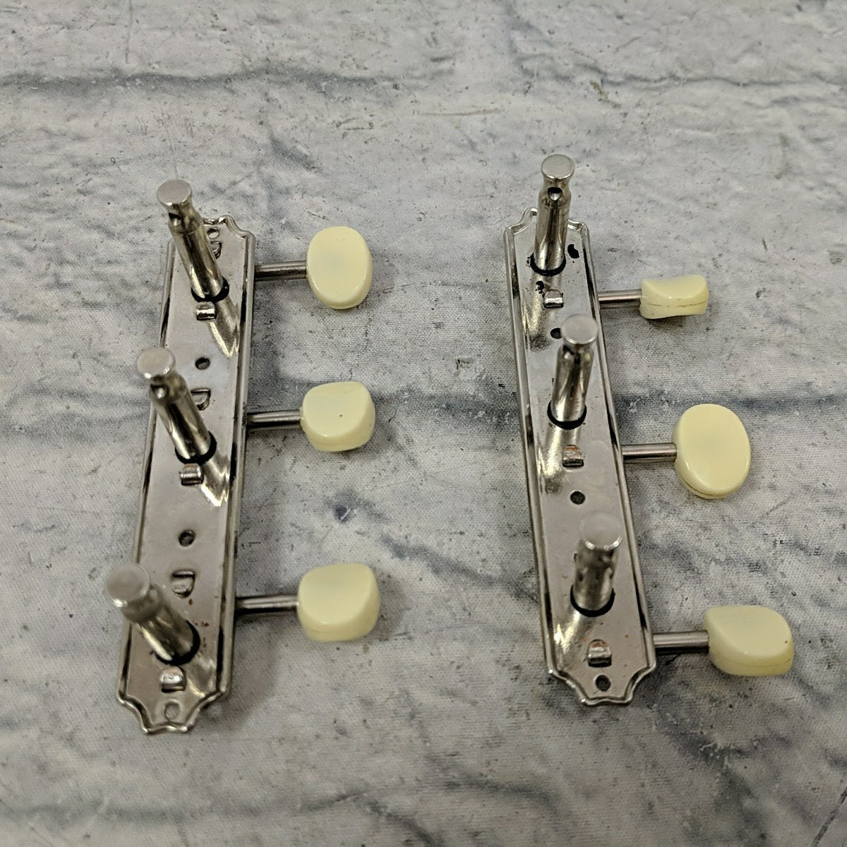Wilkinson Vintage Style 3+3 Plate Tuning Pegs Guitar Keys Cream Buttons