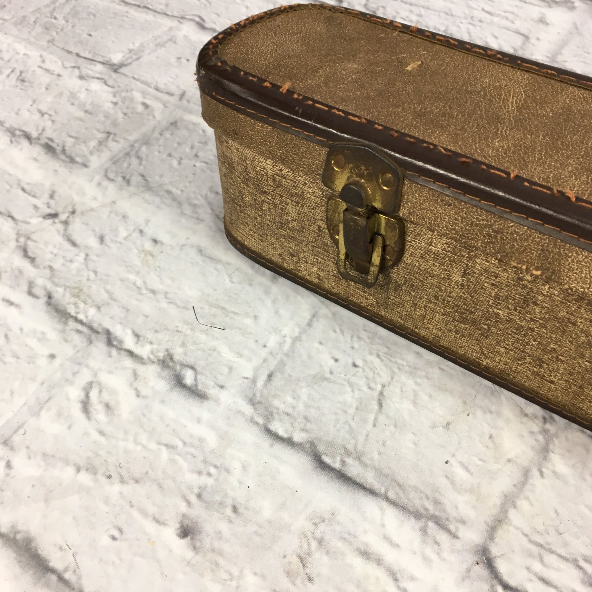 Unknown 34in x 12in Chipboard Banjo Case