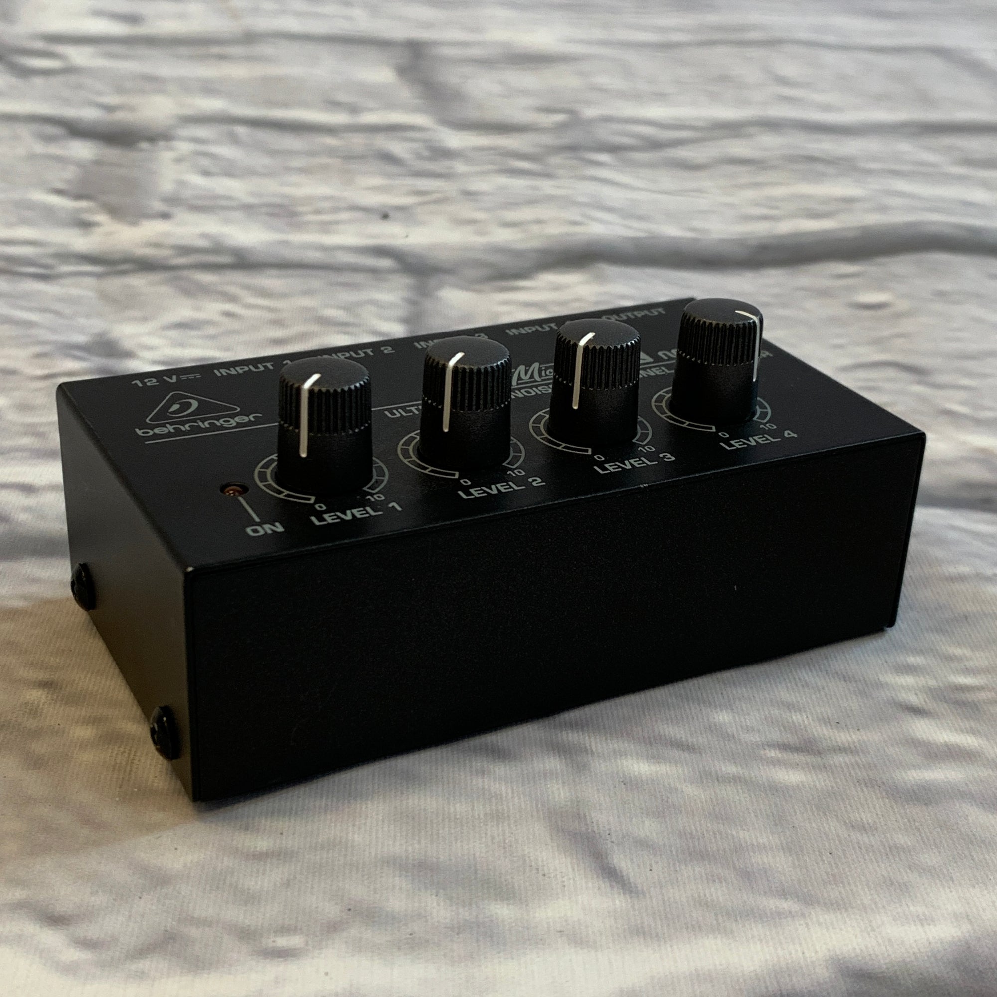 Behringer Micro Mix MX400 4-Channel Line Mixer