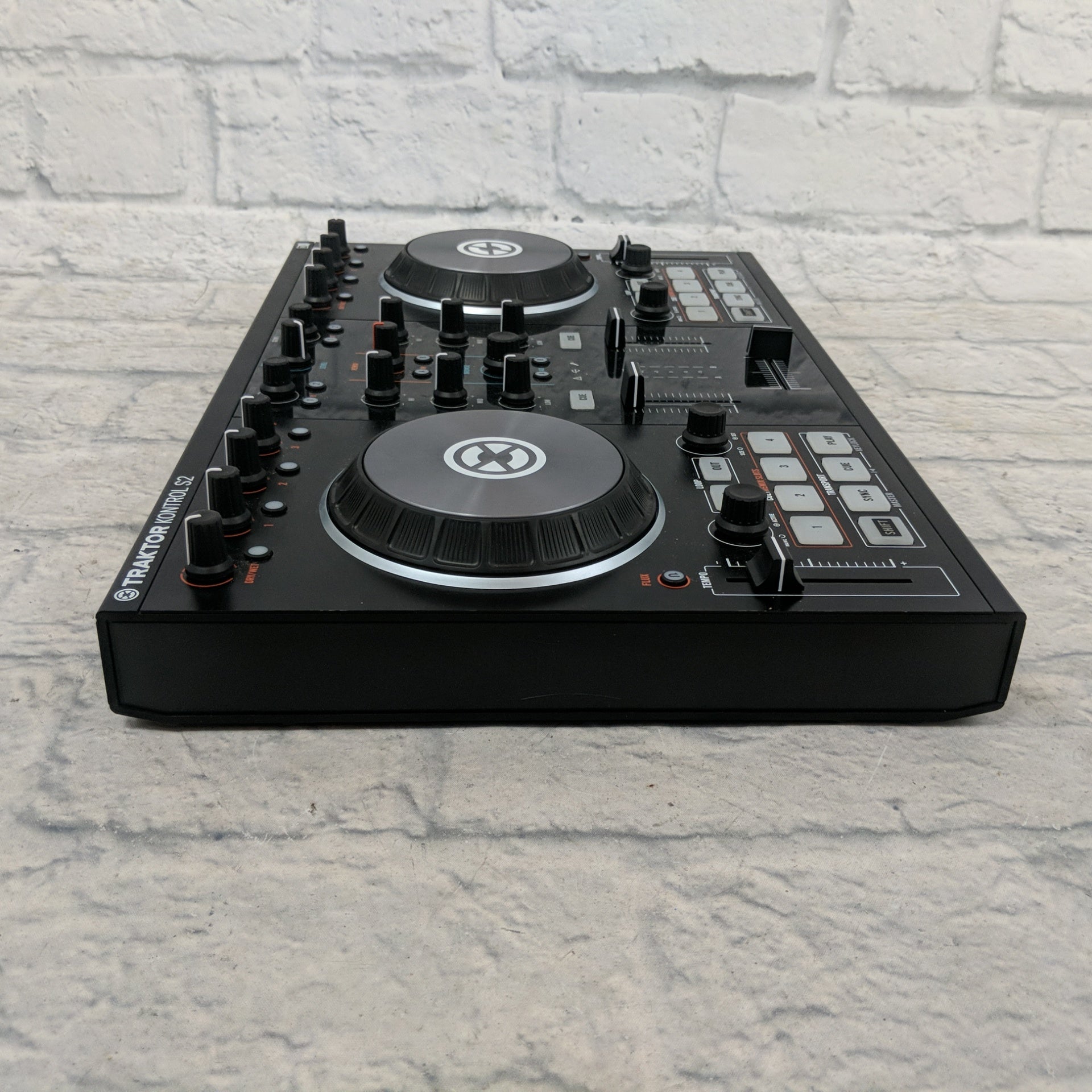 Native Instruments Traktor Kontrol S2 - Evolution Music