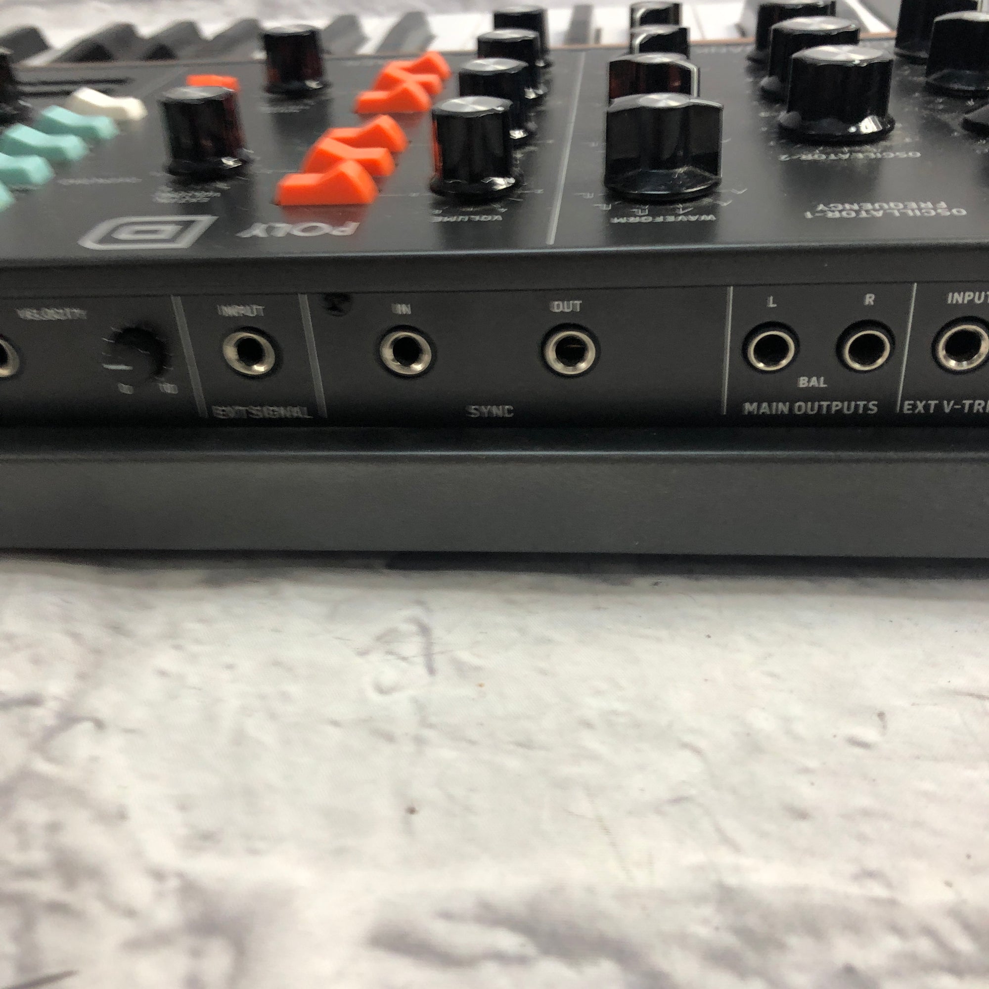 Behringer Poly D 4 Voice Polyphonic Synth