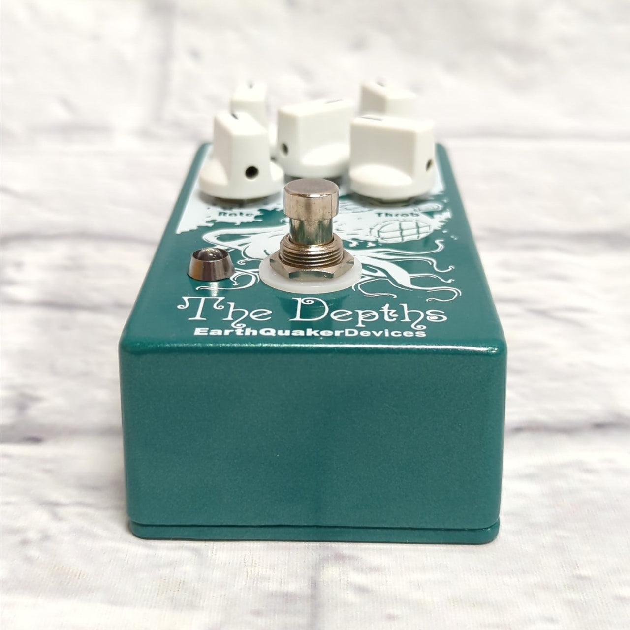 EarthQuaker Devices The Depths Optical Vibe Machine Chorus Vibrato Pedal