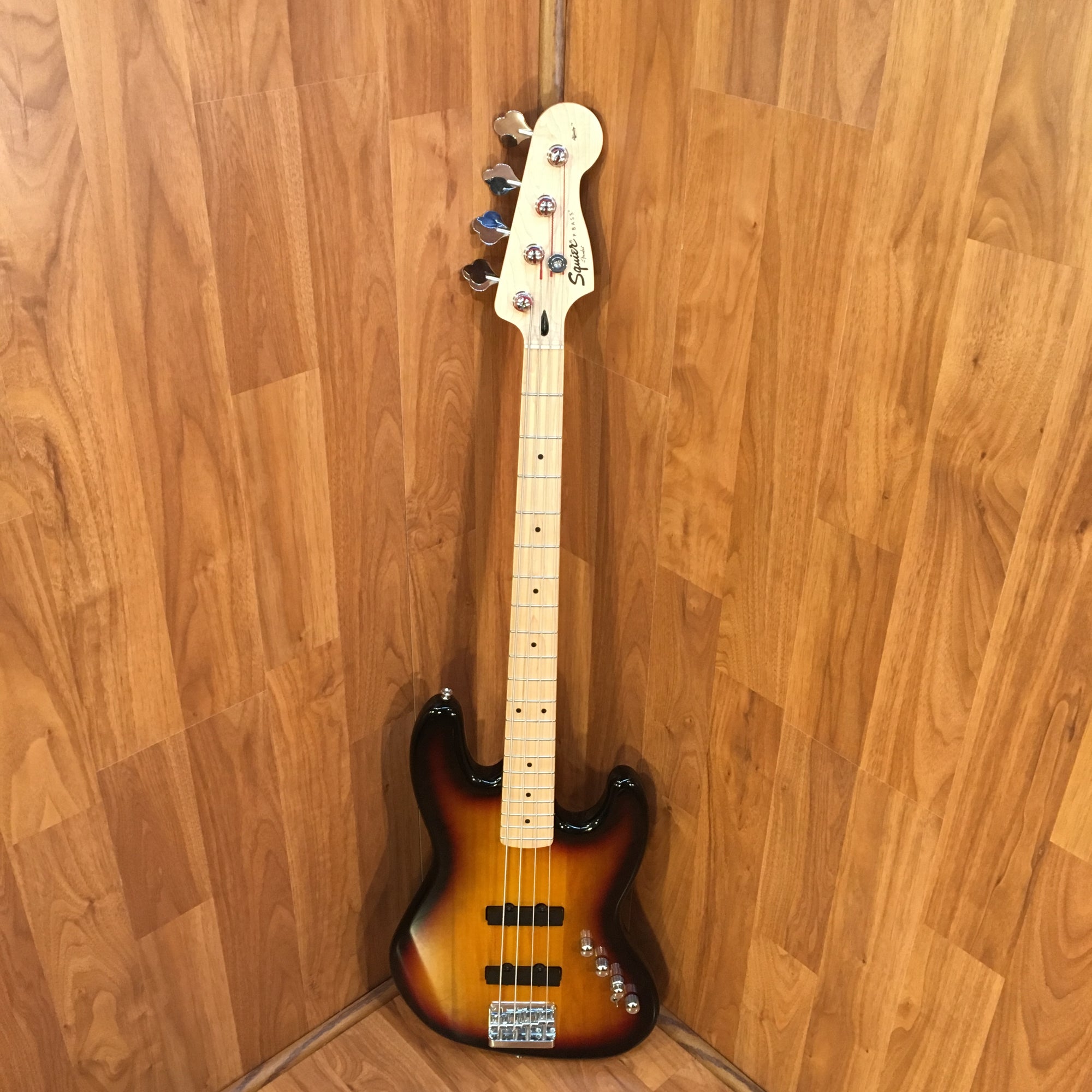 ** Squier Deluxe Jazz Bass Active IV Partscaster