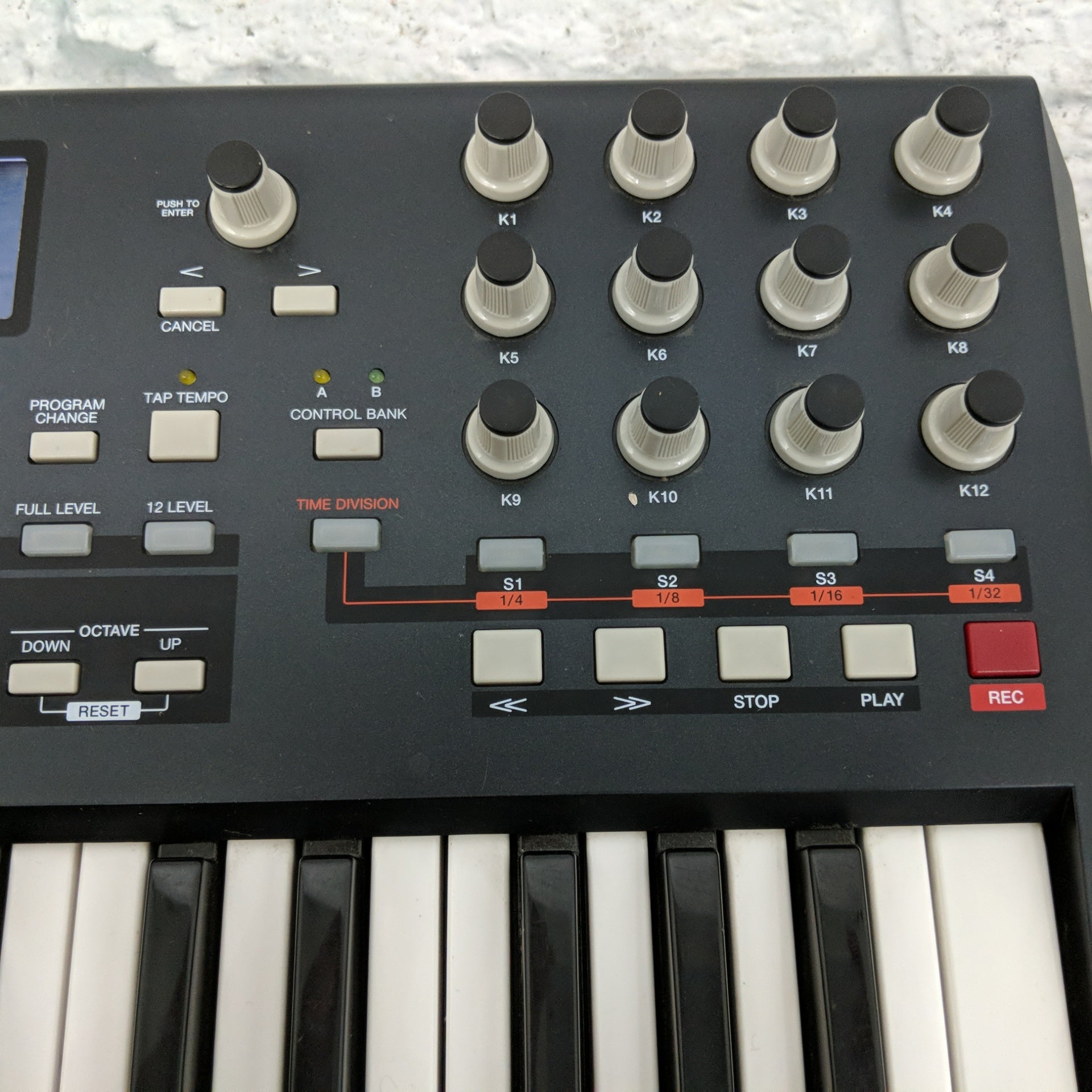 Akai Professional MPK25 Keyboard Midi Controller