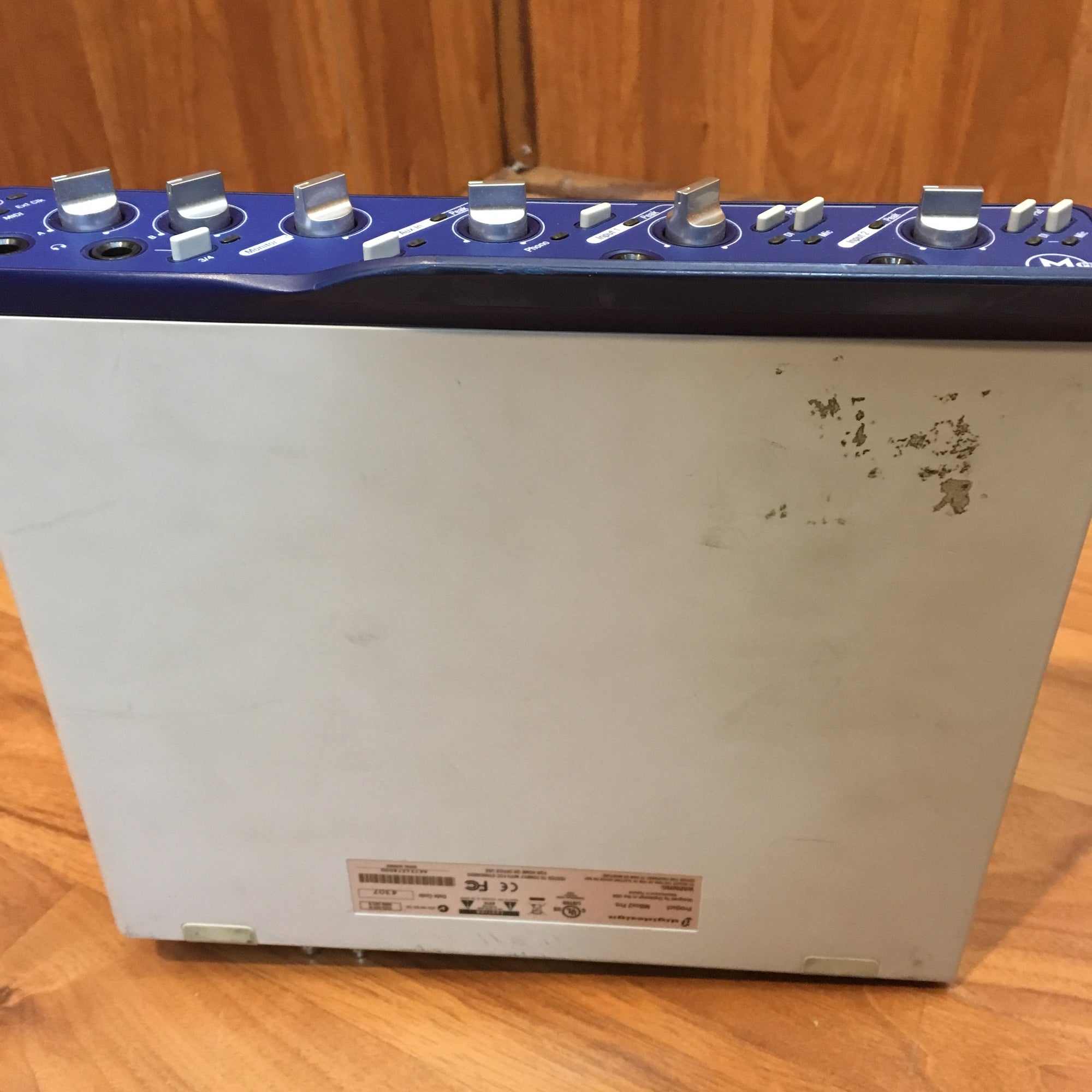 Digidesign Mbox 2 No Power Supply. Firewire.