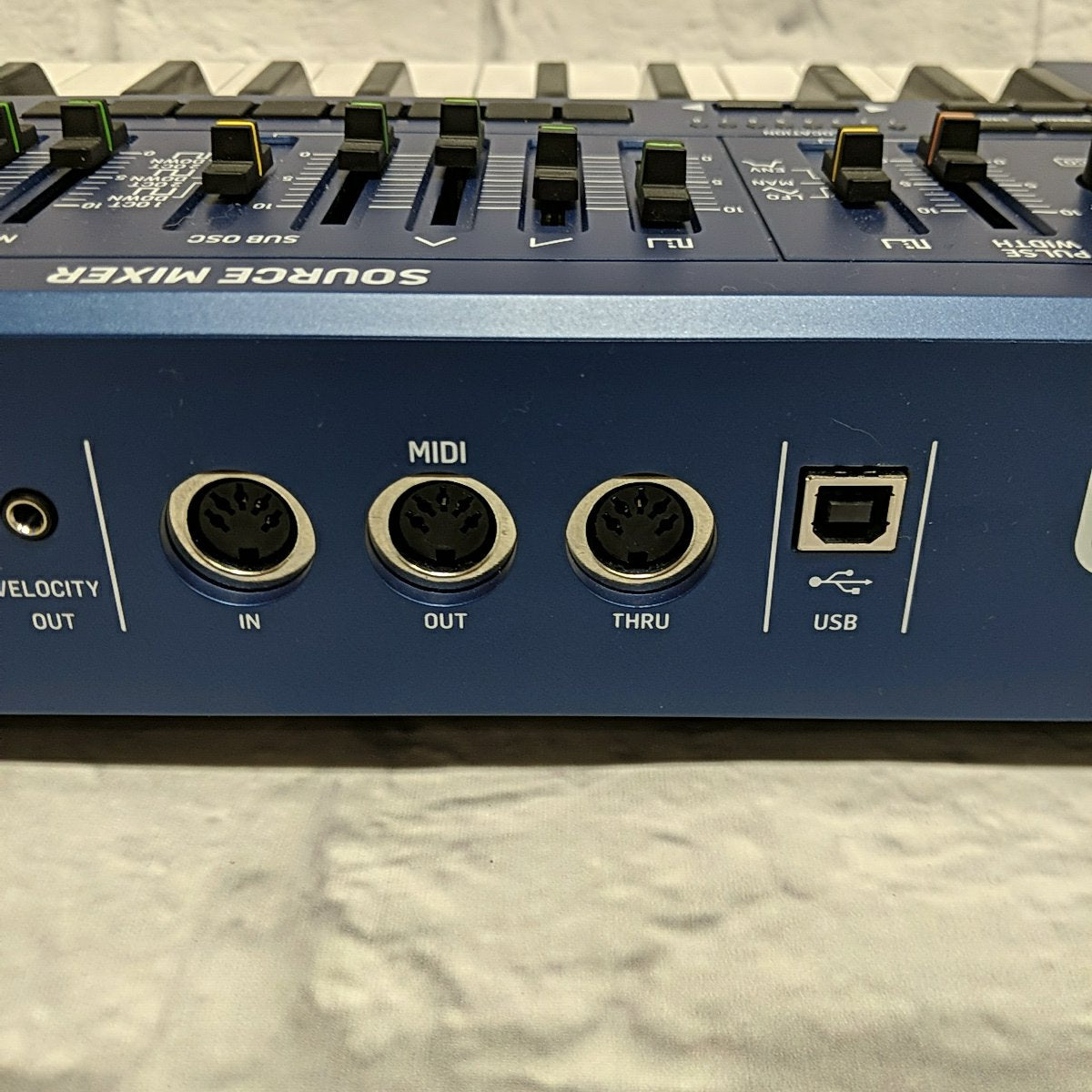 Behringer MS-1-BU Analog Synthesizer with Handgrip - Blue