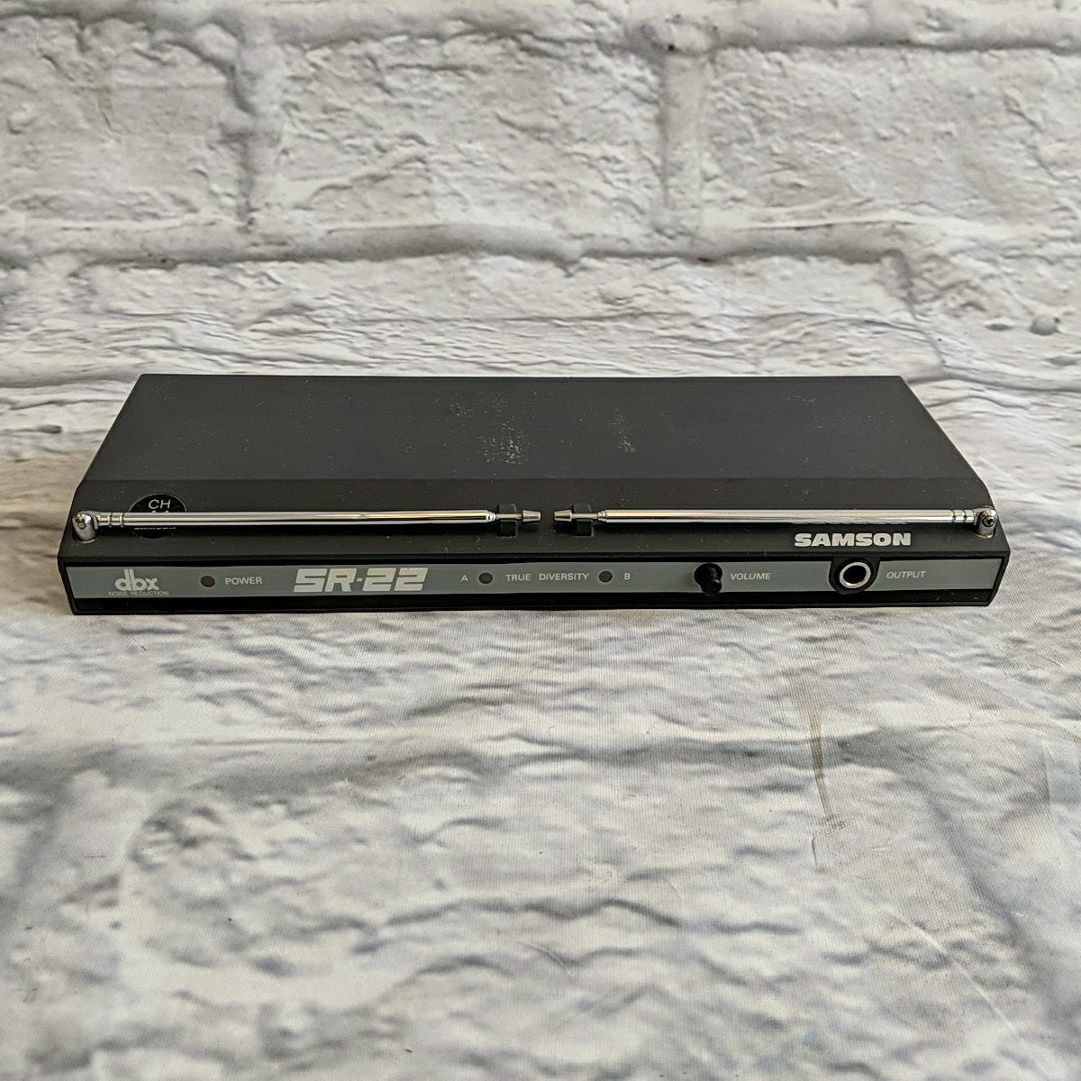 Samson SR-22 VHF-FM Wireless Unit w/ Shure SM58