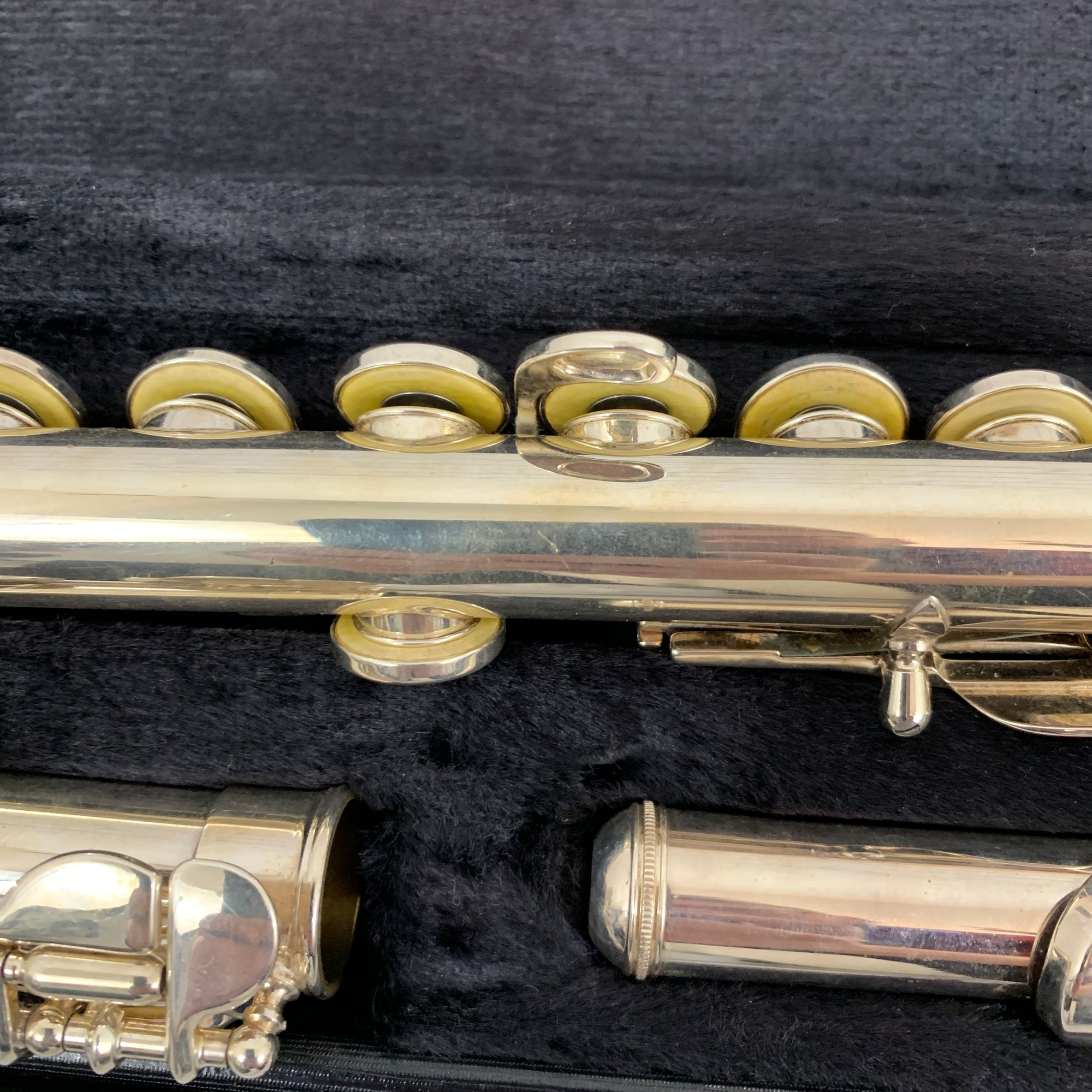 ** Armstrong 104 Student Model Flute with Case and Music Stand