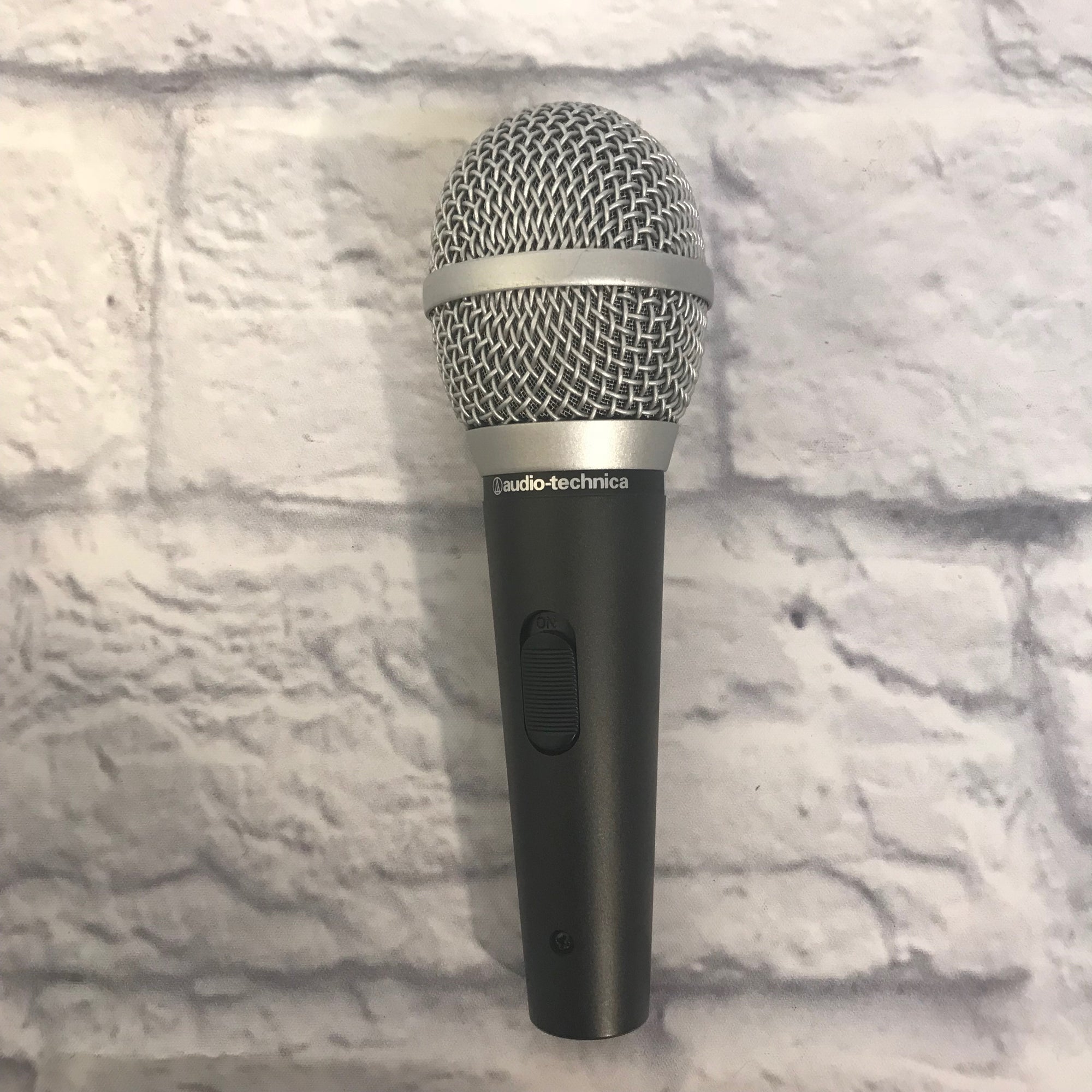 Audio Technica ATR1500 Dynamic Mic w Bag and Cable