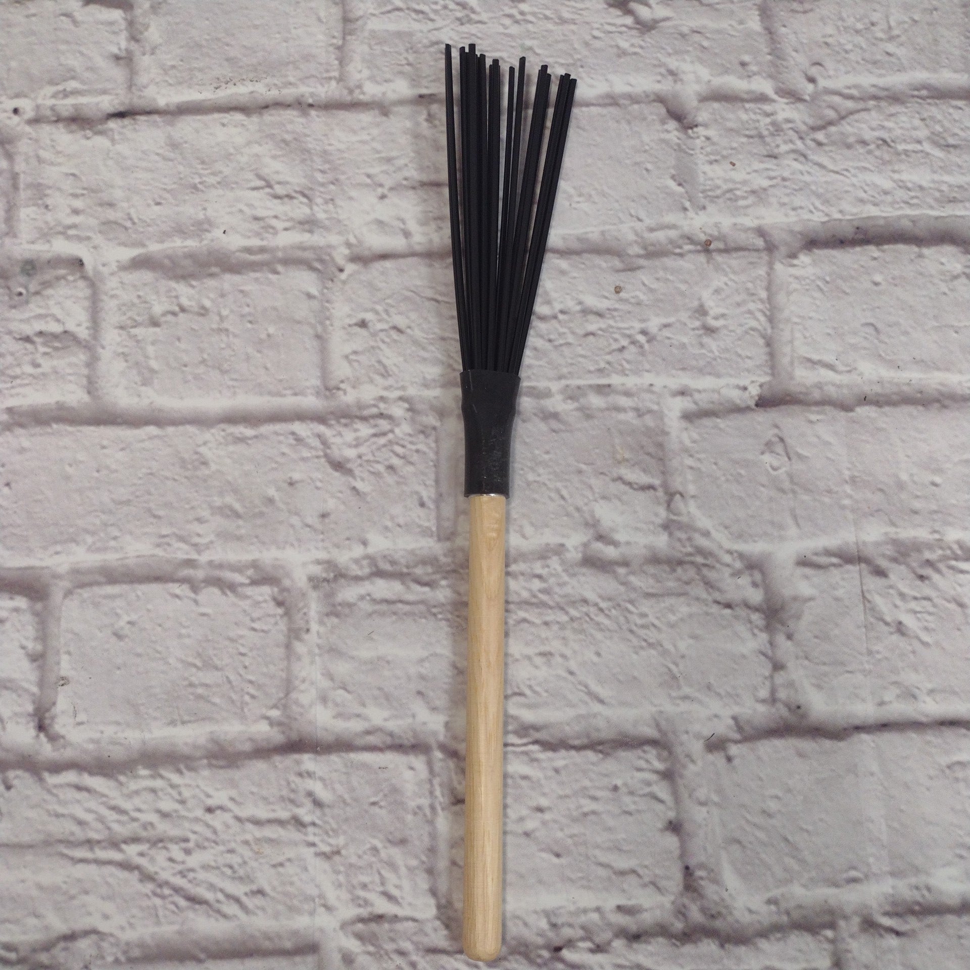 Vater Wood Handle Whip with Poly Brushes