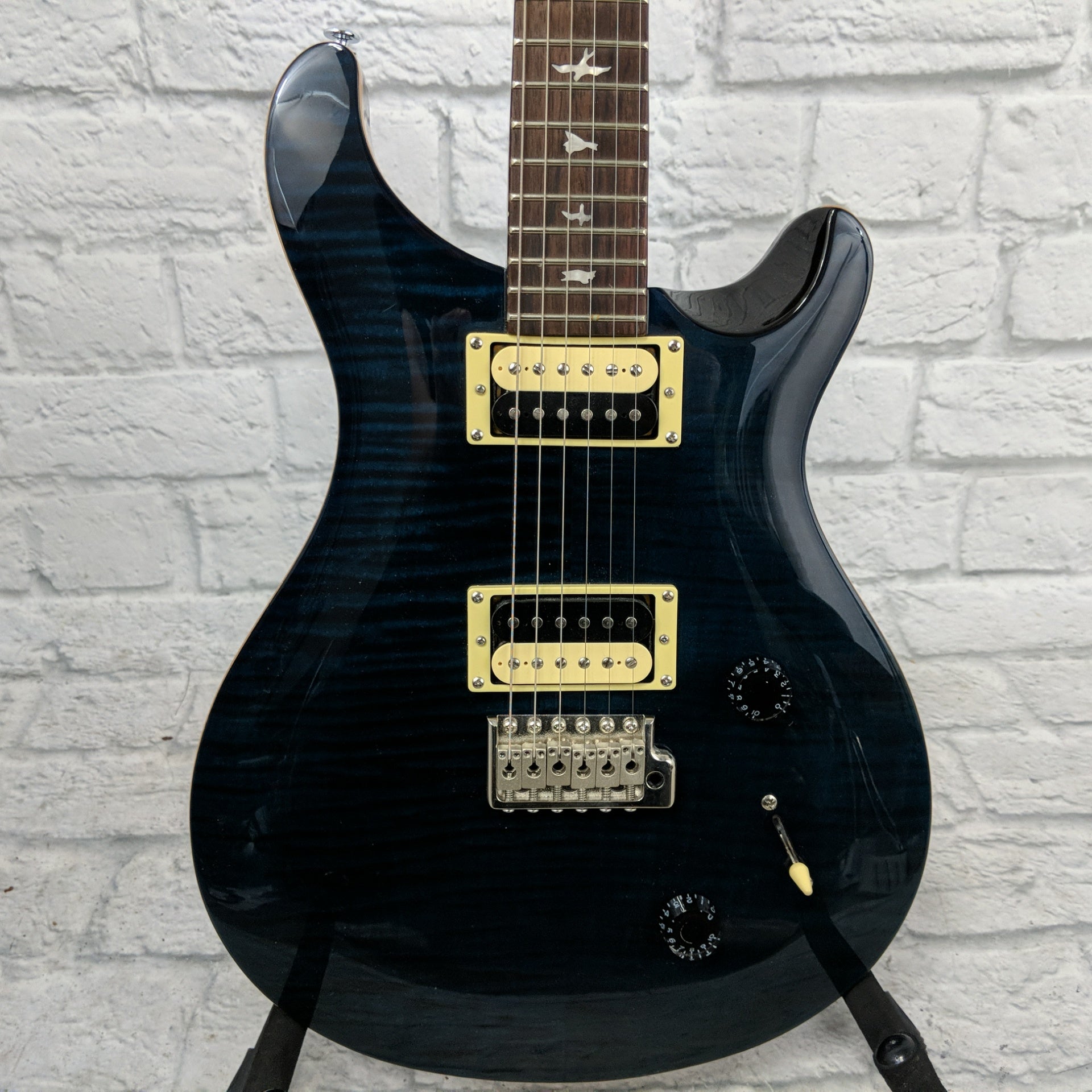 PRS SE Custom Guitar W/ GigBag