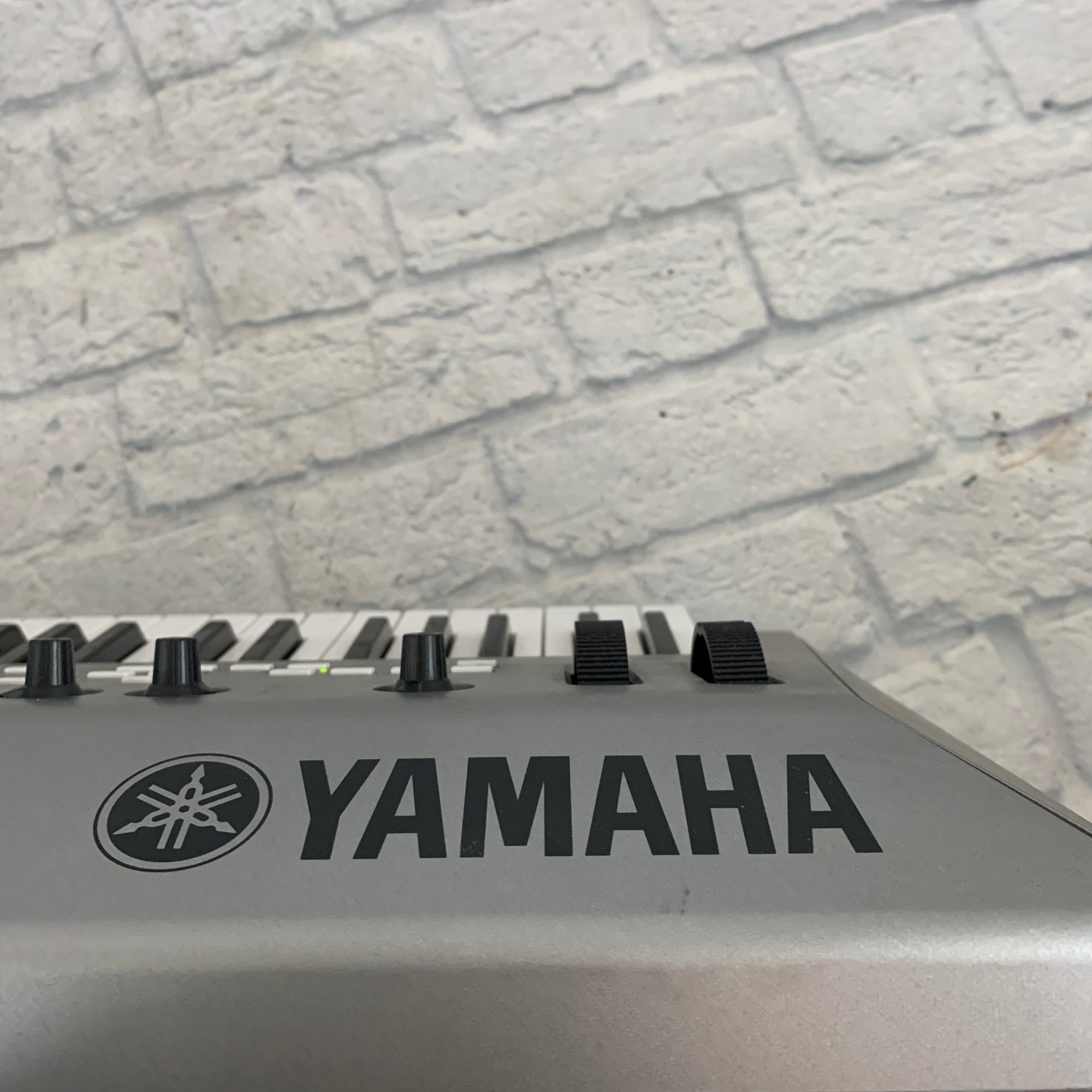 Yamaha MM6 61 Key Synth Workstation