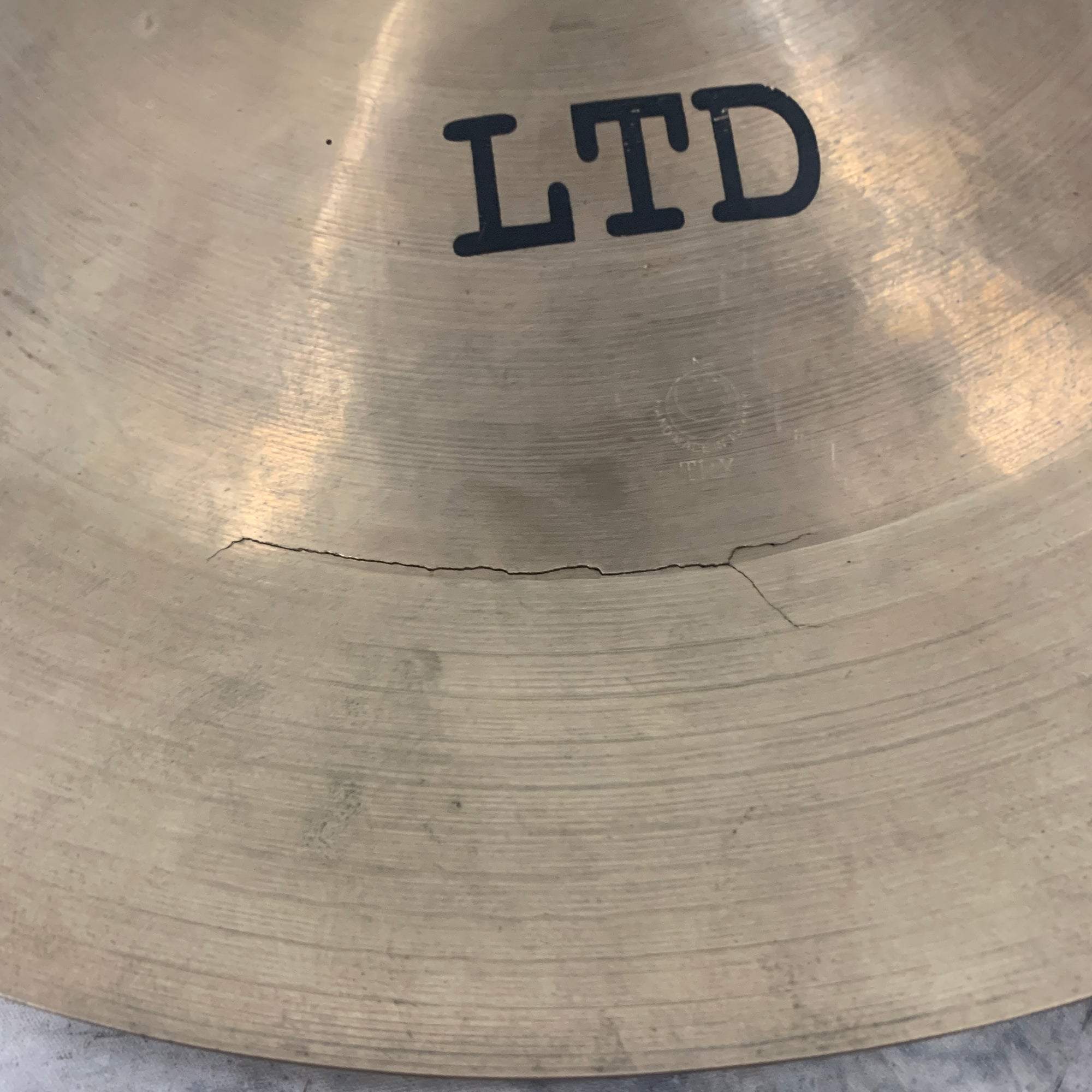 TRX 19" China Cymbal CRACK