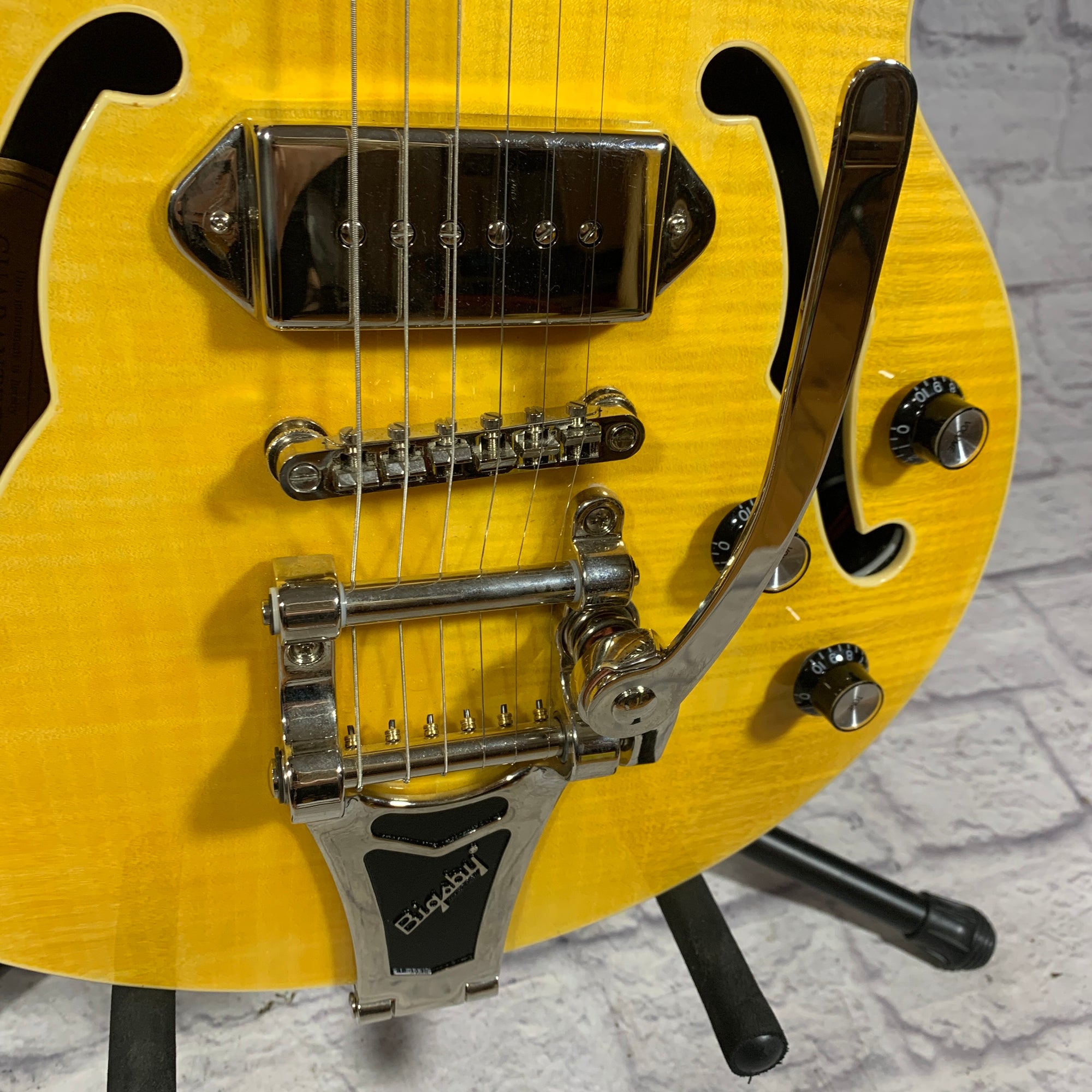 Epiphone Wildkat Antique Natural Bigsby Semi Hollow w/ Hard Case