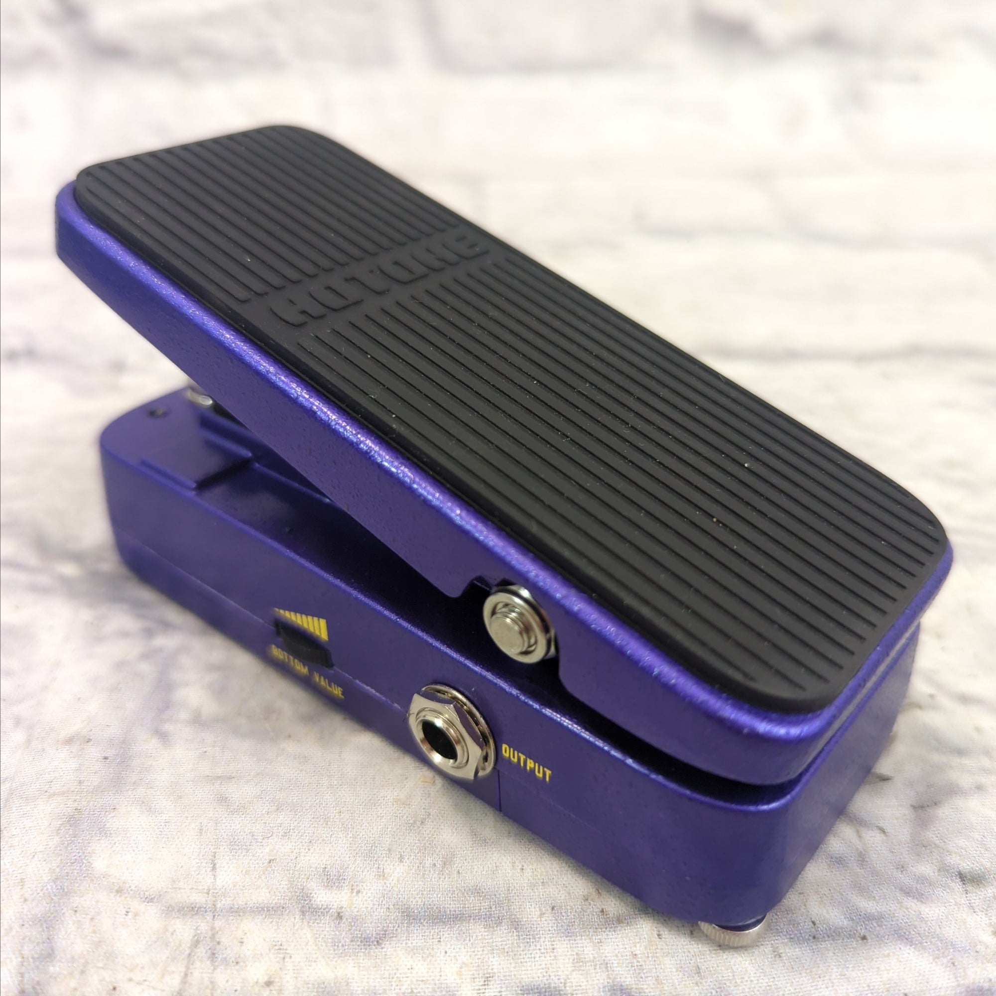 Hotone Vow Press Switchable Volume/Wah - Evolution Music