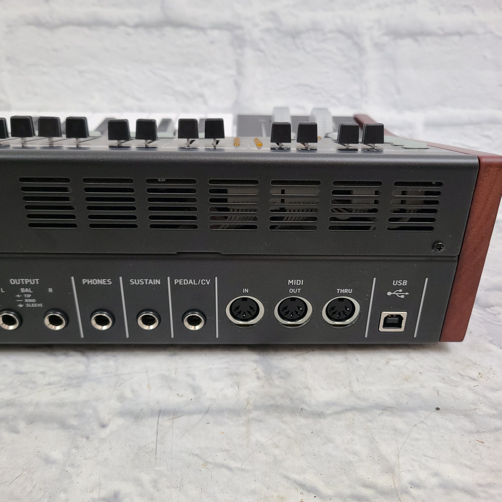 Behringer DeepMind 6 Analog Synth