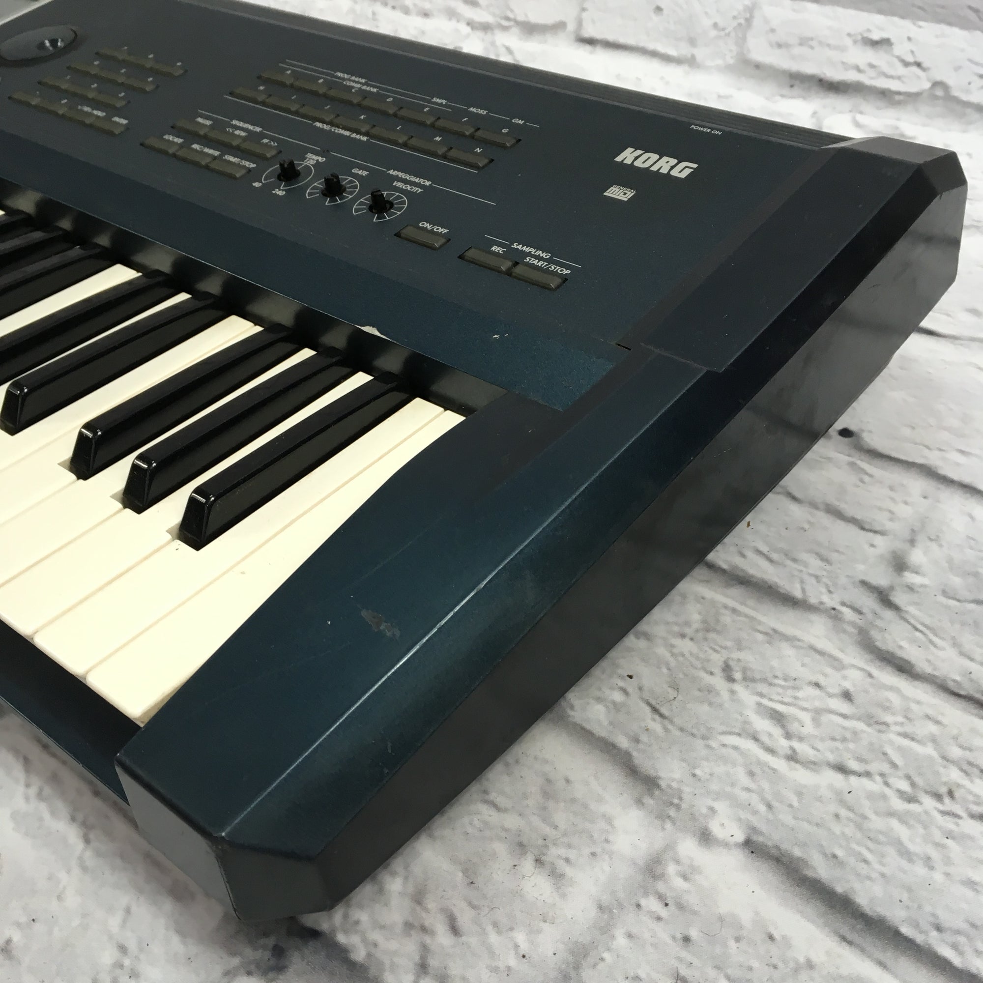 KORG TRITON EXTREME 61鍵 Korg Triton Extreme 61-Key Synth Workstation | zZounds