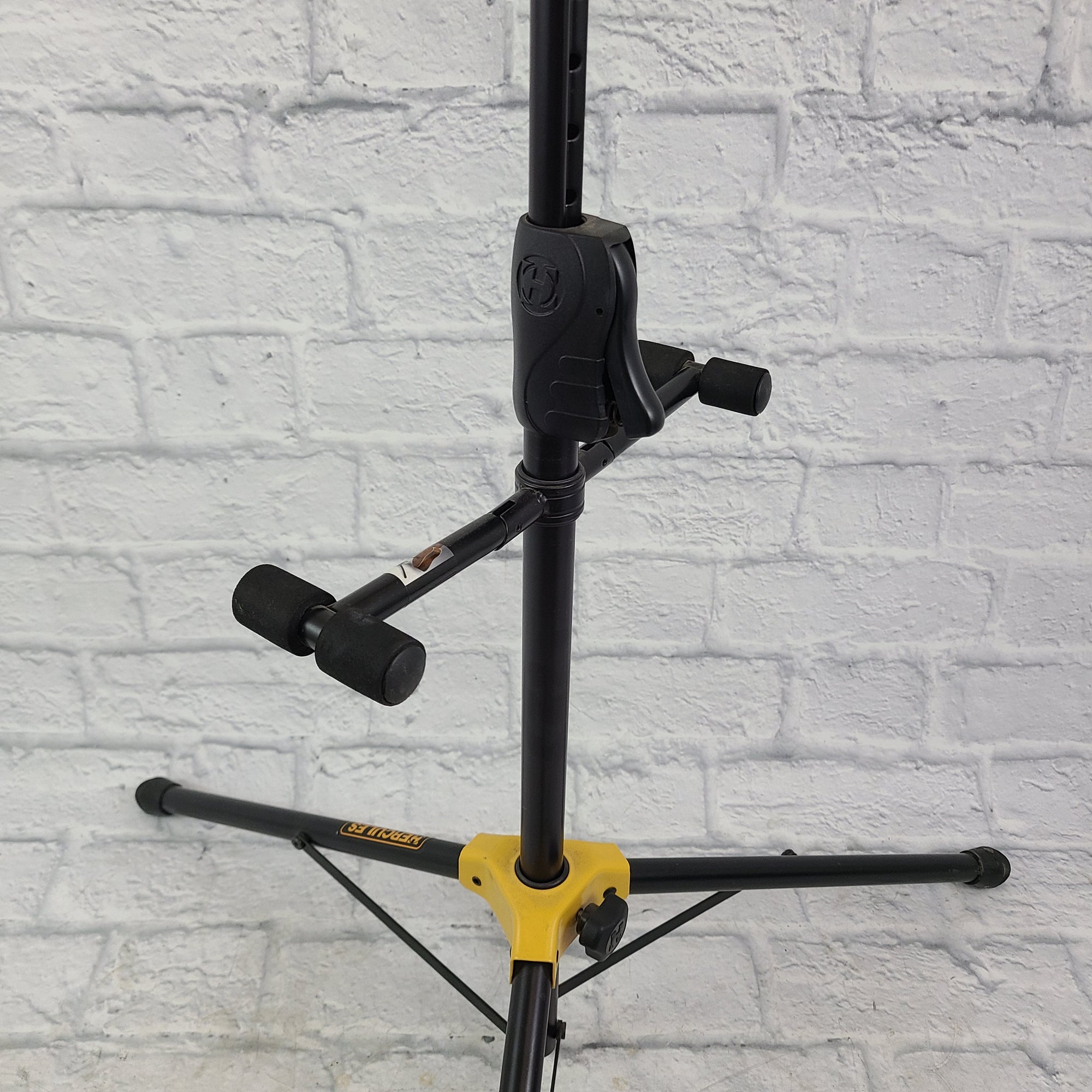 Hercules Dual Guitar Stand