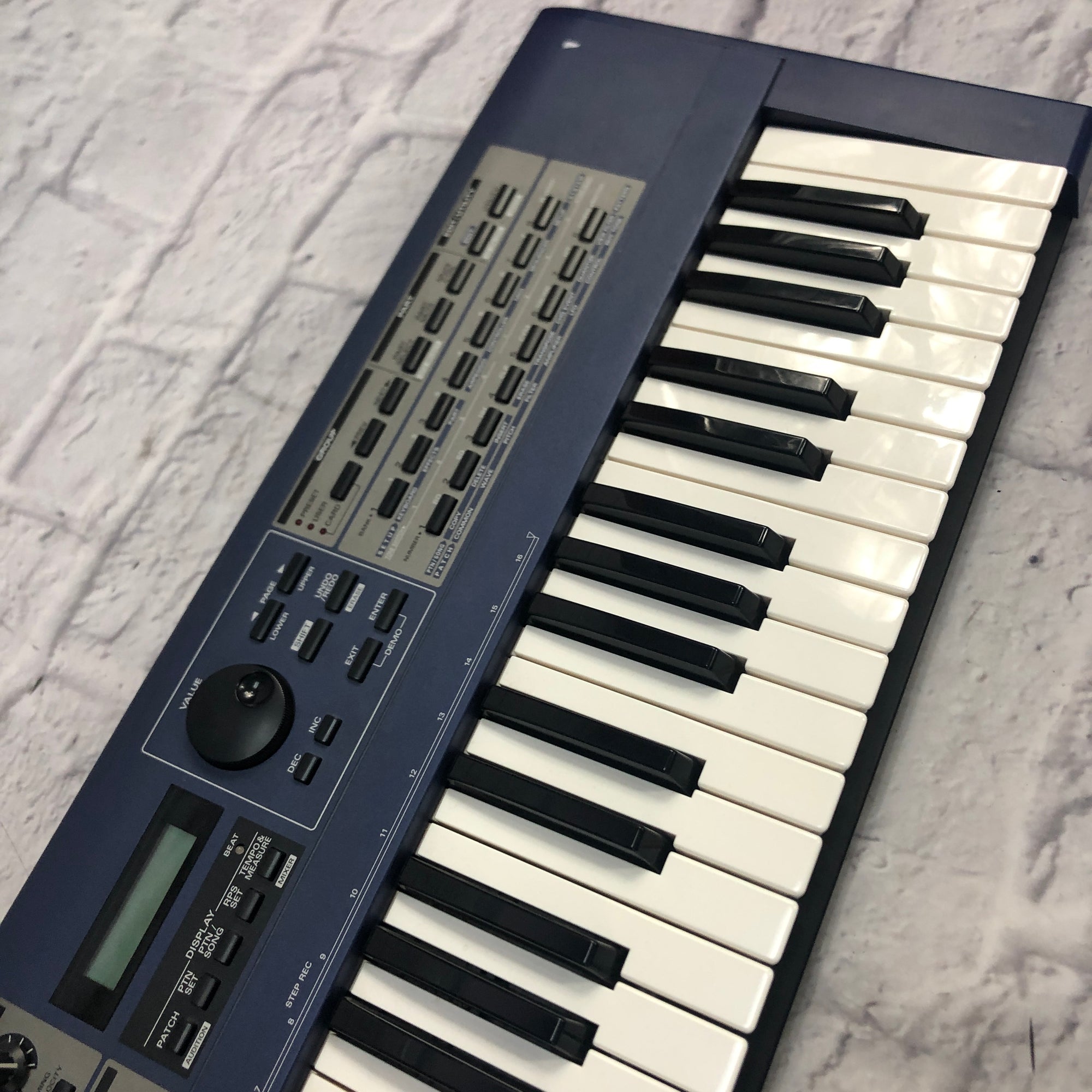 Roland JX-305 Synthesizer - Evolution Music