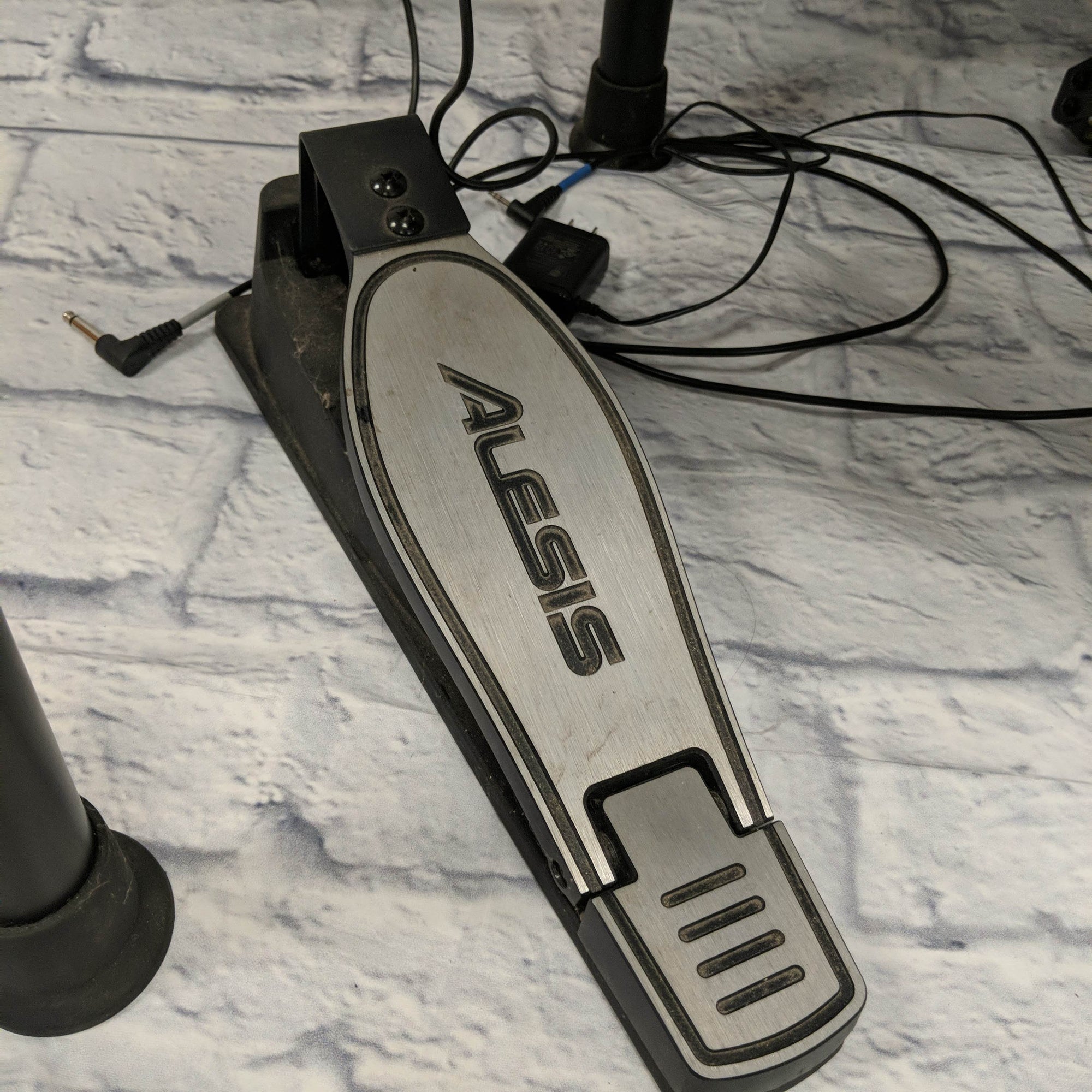 Alesis Nitro Mesh kit Electric Drum Kit