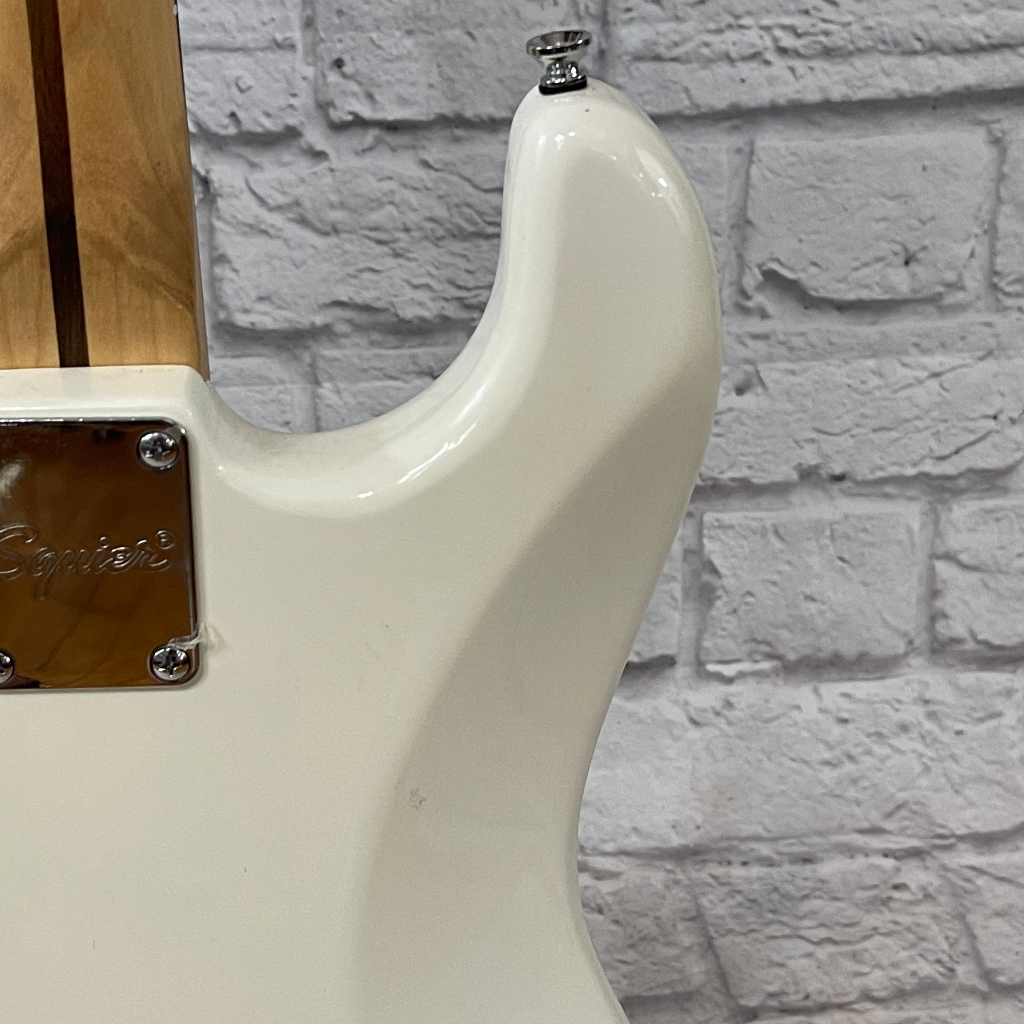 Squier Bullet Stratocaster ホワイト Fender Squier Bullet® Strat® HT - Arctic White - Walmart.com