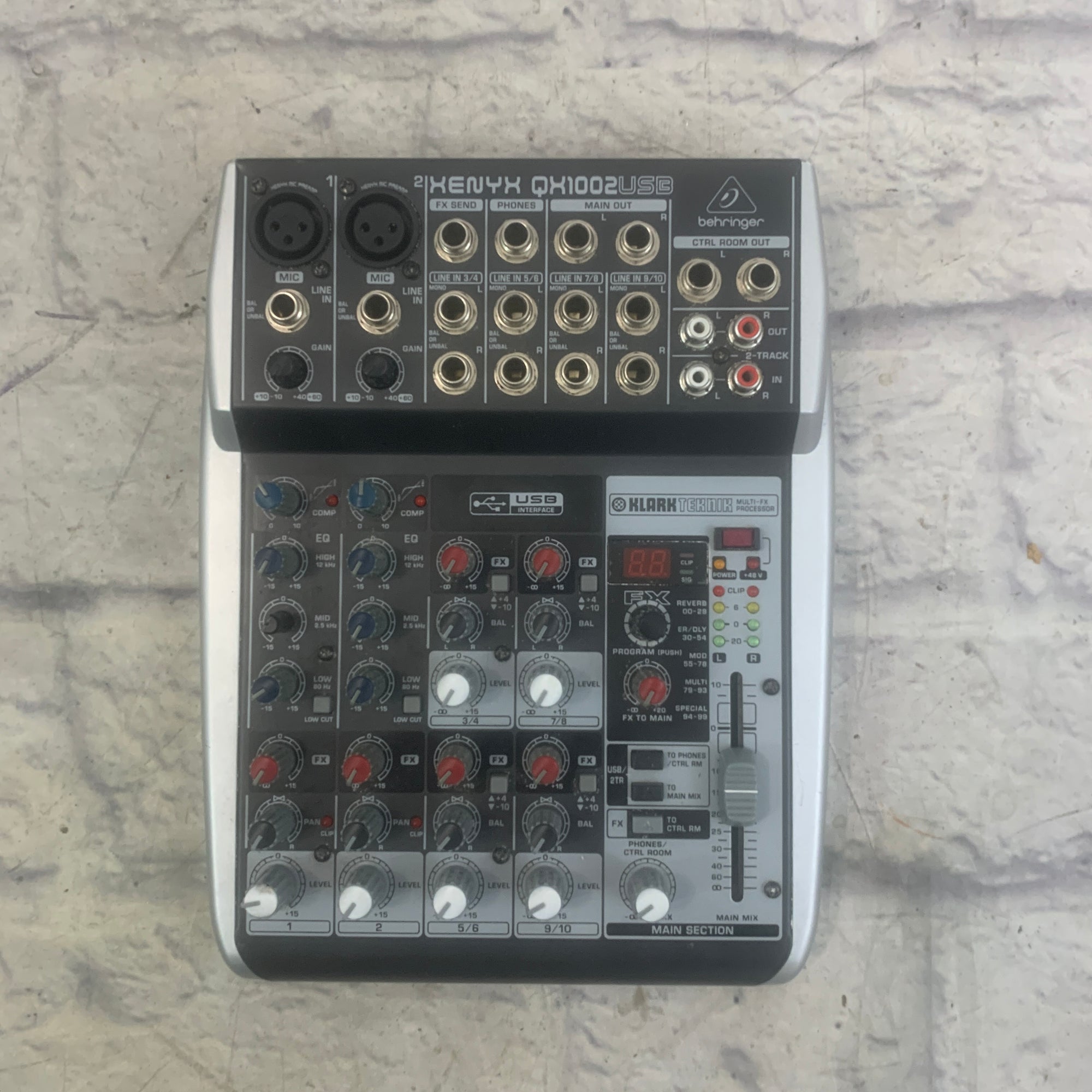 Behringer XENYX QX1002USB オーディオインターフェース QX1002USB XENYX - 製品一覧 - ベリンガー公式ホームページ