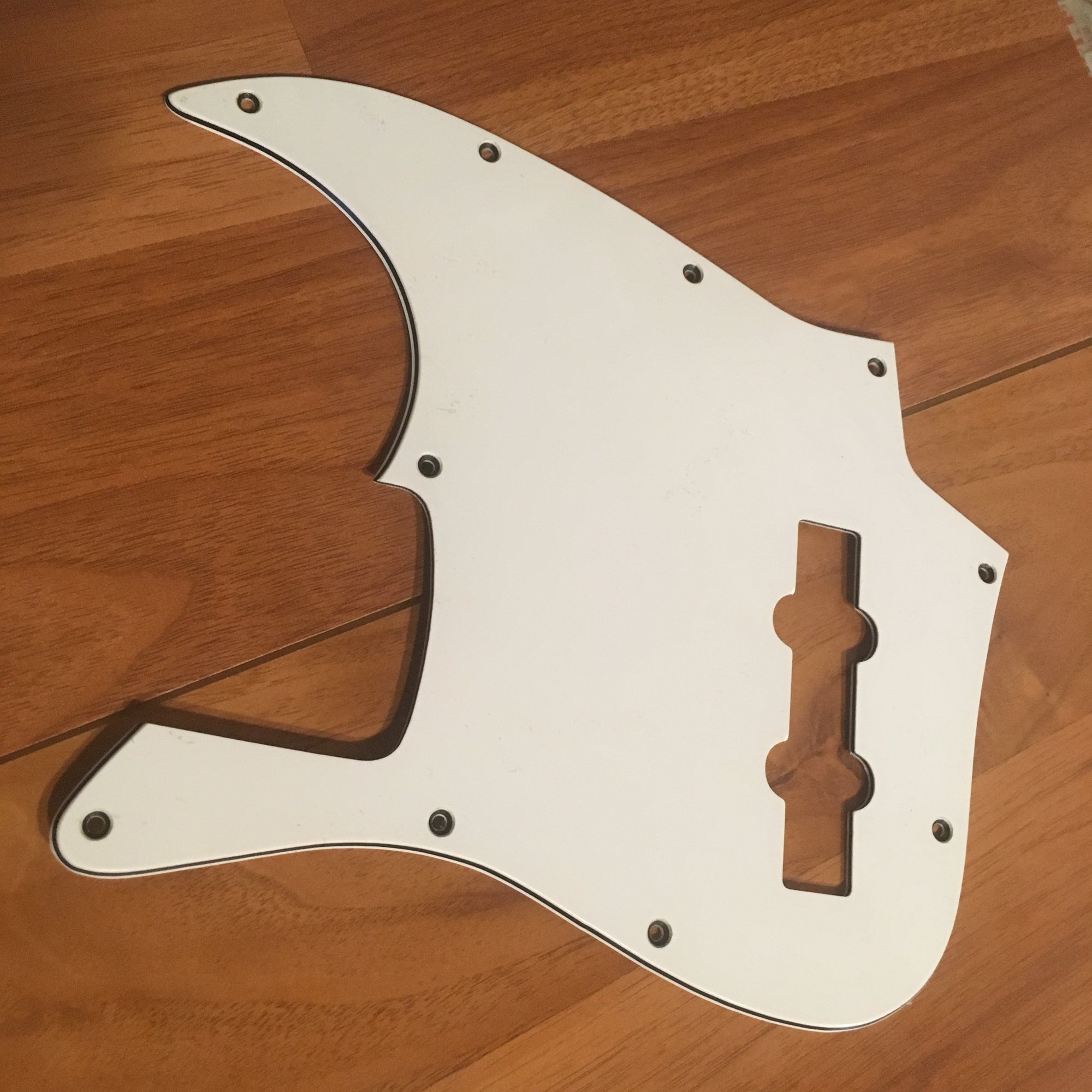 Bass Pickguard White (Single Pickup Slot)