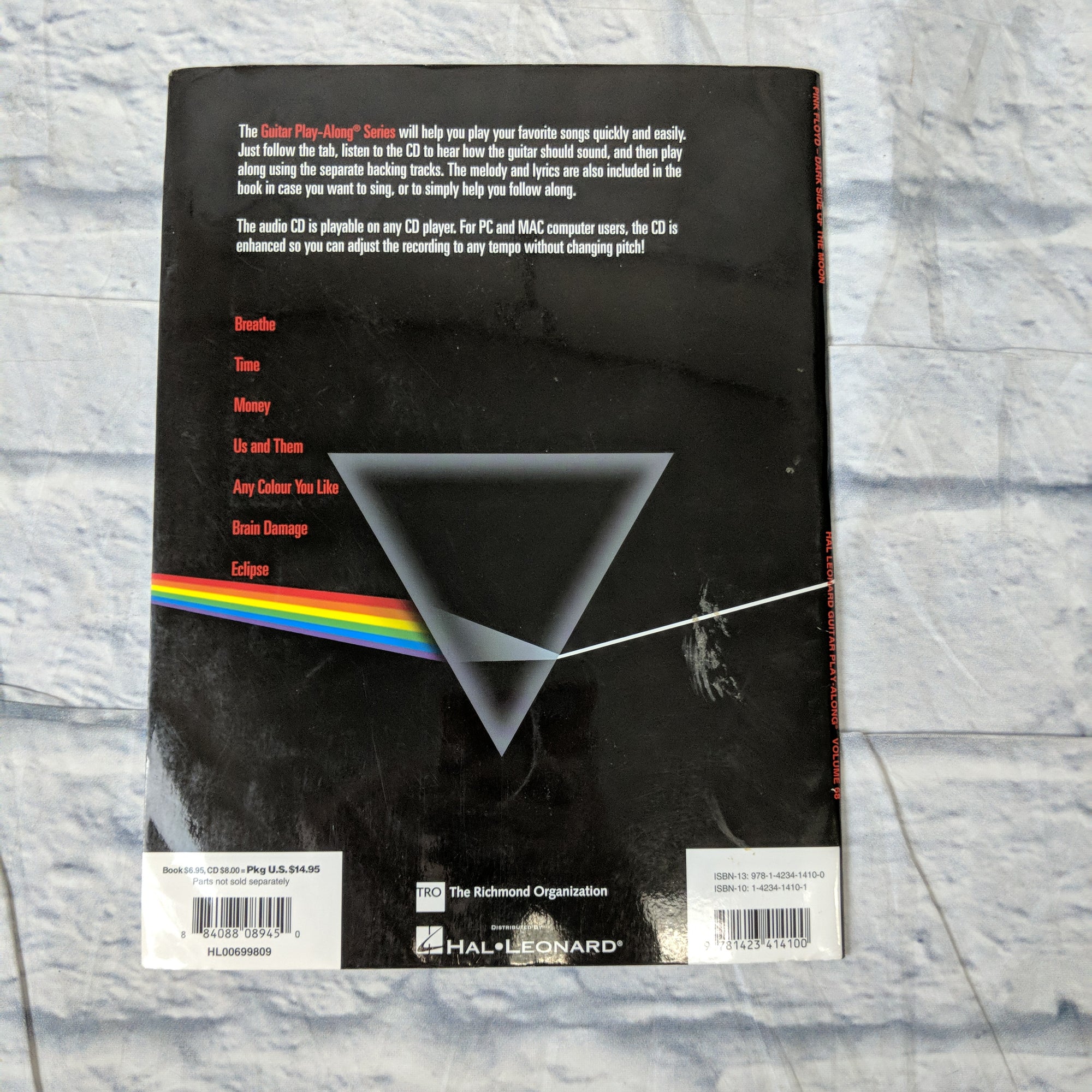 Hal Leonard Pink Floyd - Dark Side of the Moon Guitar Play-Along Volume 68 Book and CD