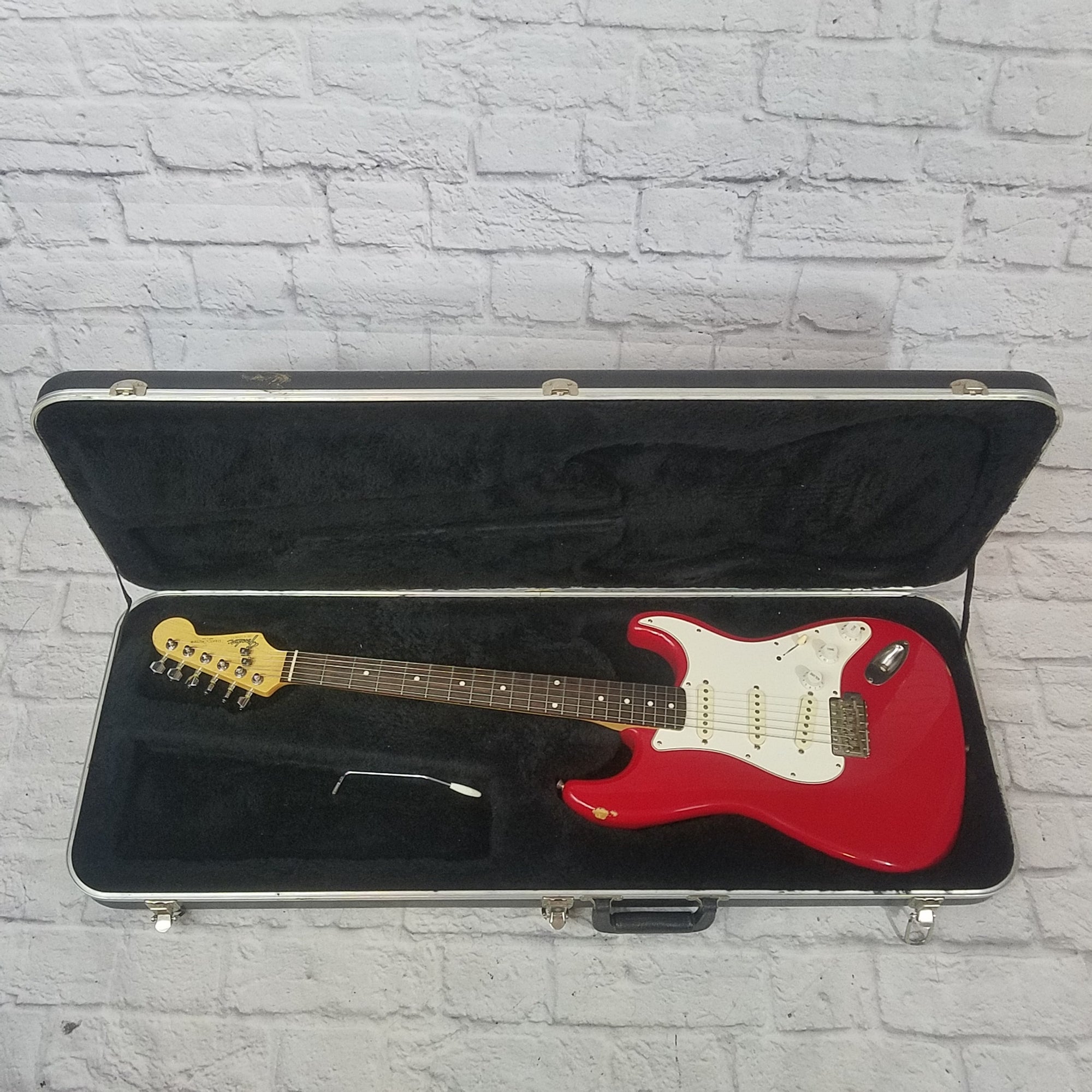 Fender Late 80's Red Stratocaster-Made in Japan