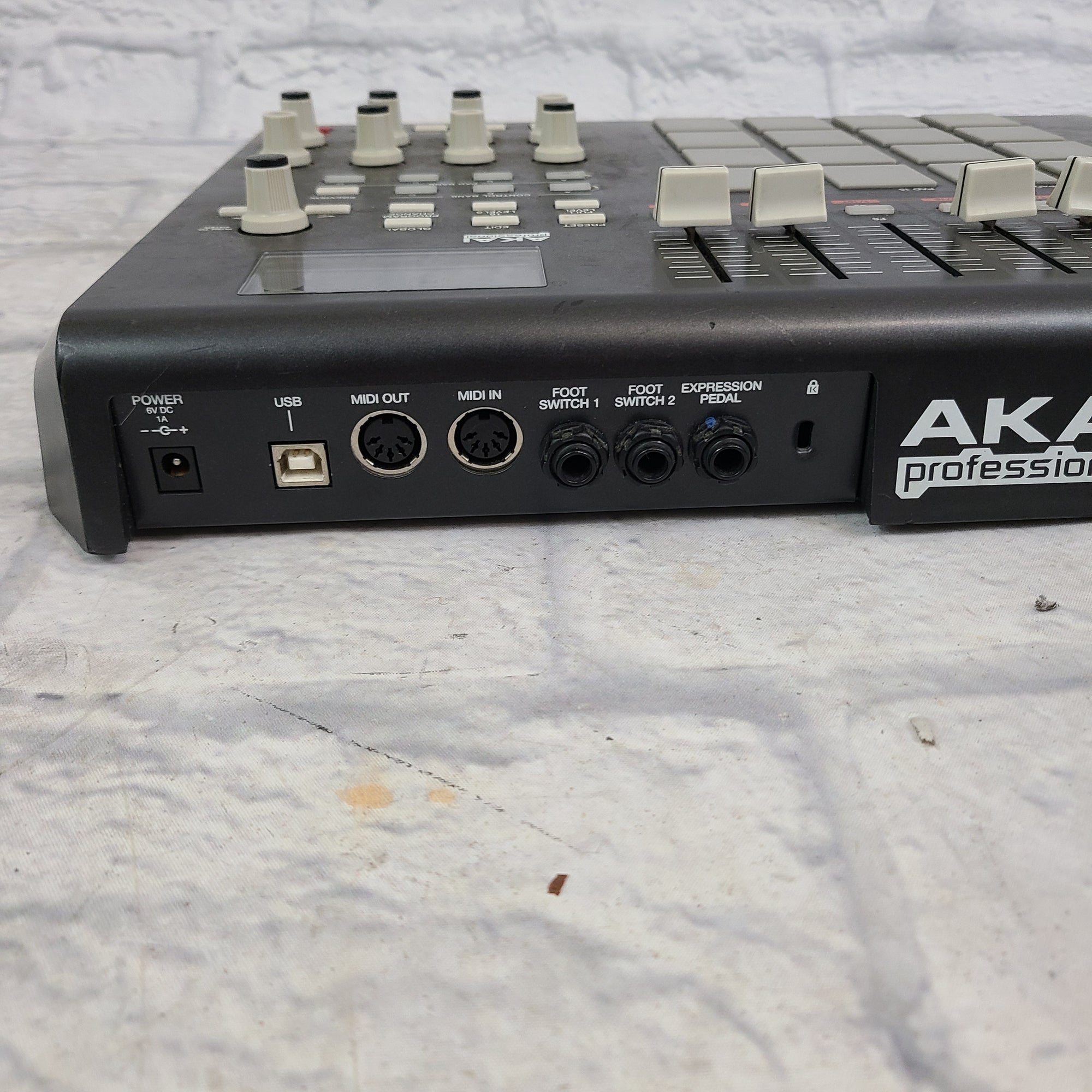 その他 AKAI  MPD32 Amazon | Akai Professional MIDIパッドコントローラ MPD32