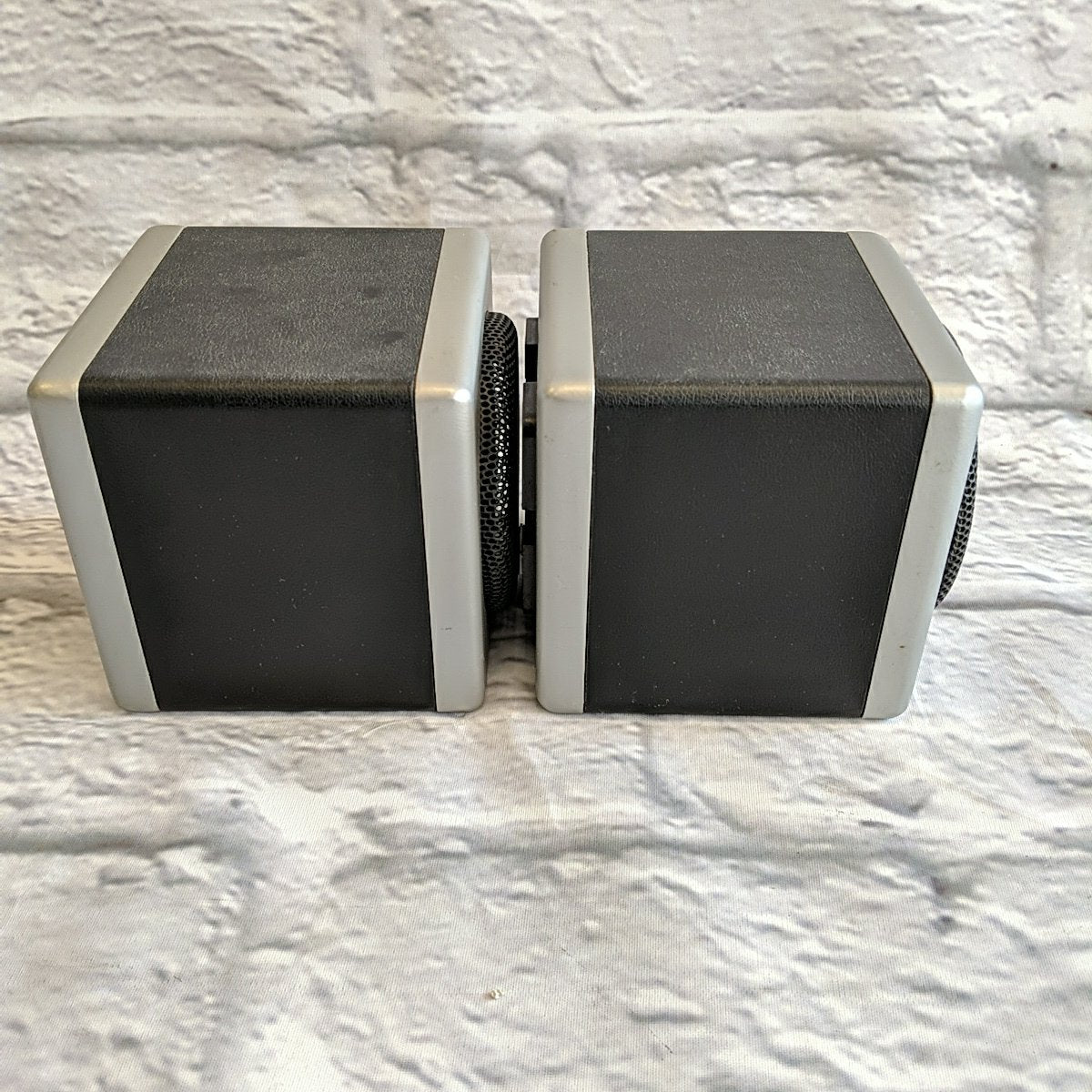 Miller & Kreisel MP6NKBL Speaker Pair