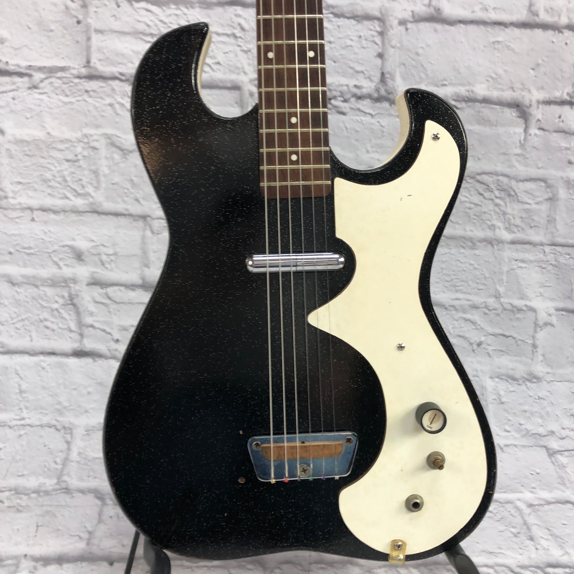 Silvertone Model 1448 Single Pickup with Amp in Case