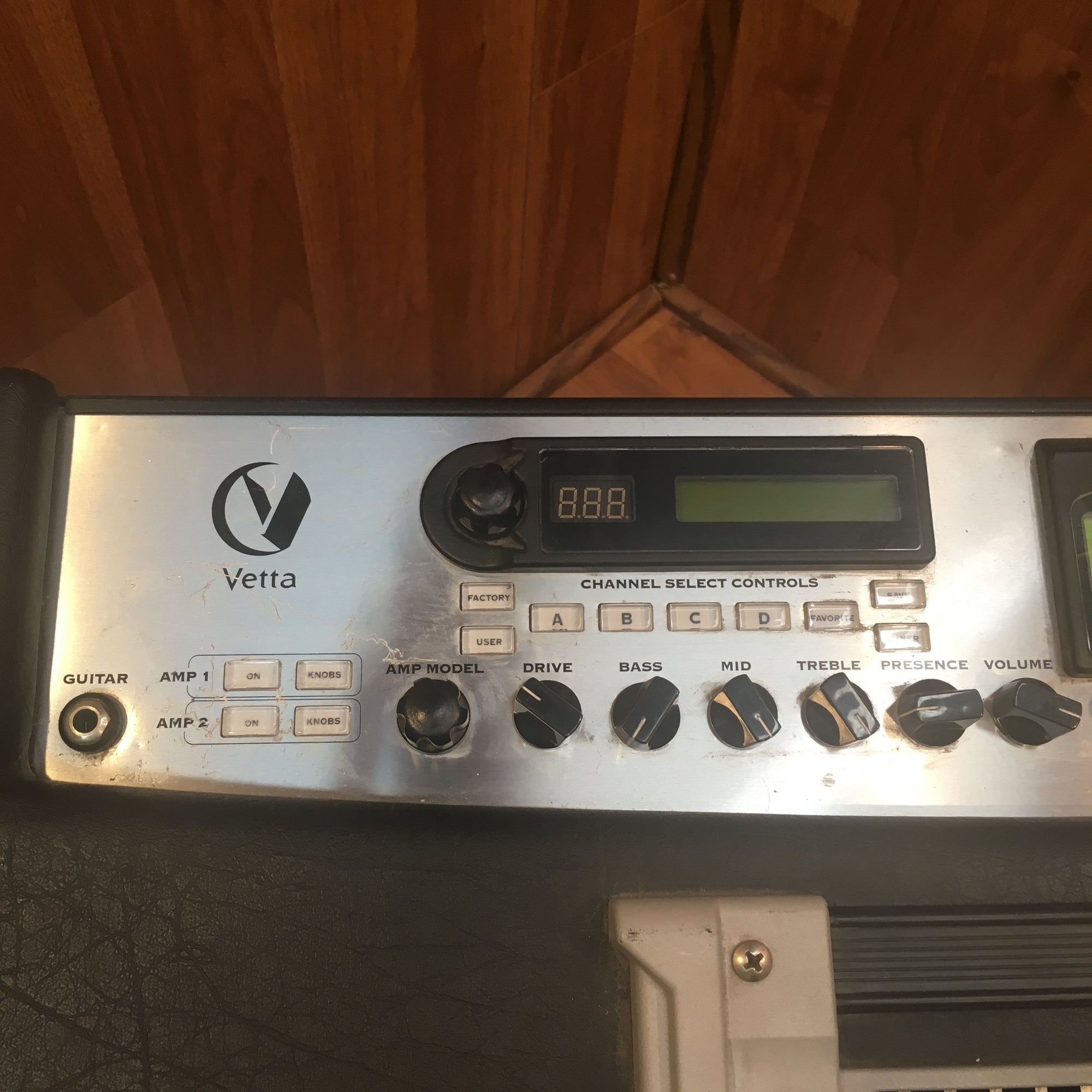 Line 6 Vetta 2x12 Modeling Combo Amp w/ FBV Shortboard