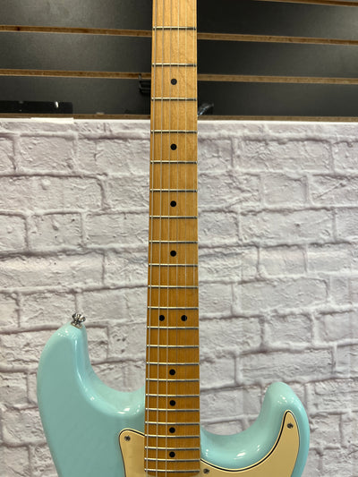 Squier Deluxe Stratocaster Daphne Blue Modified
