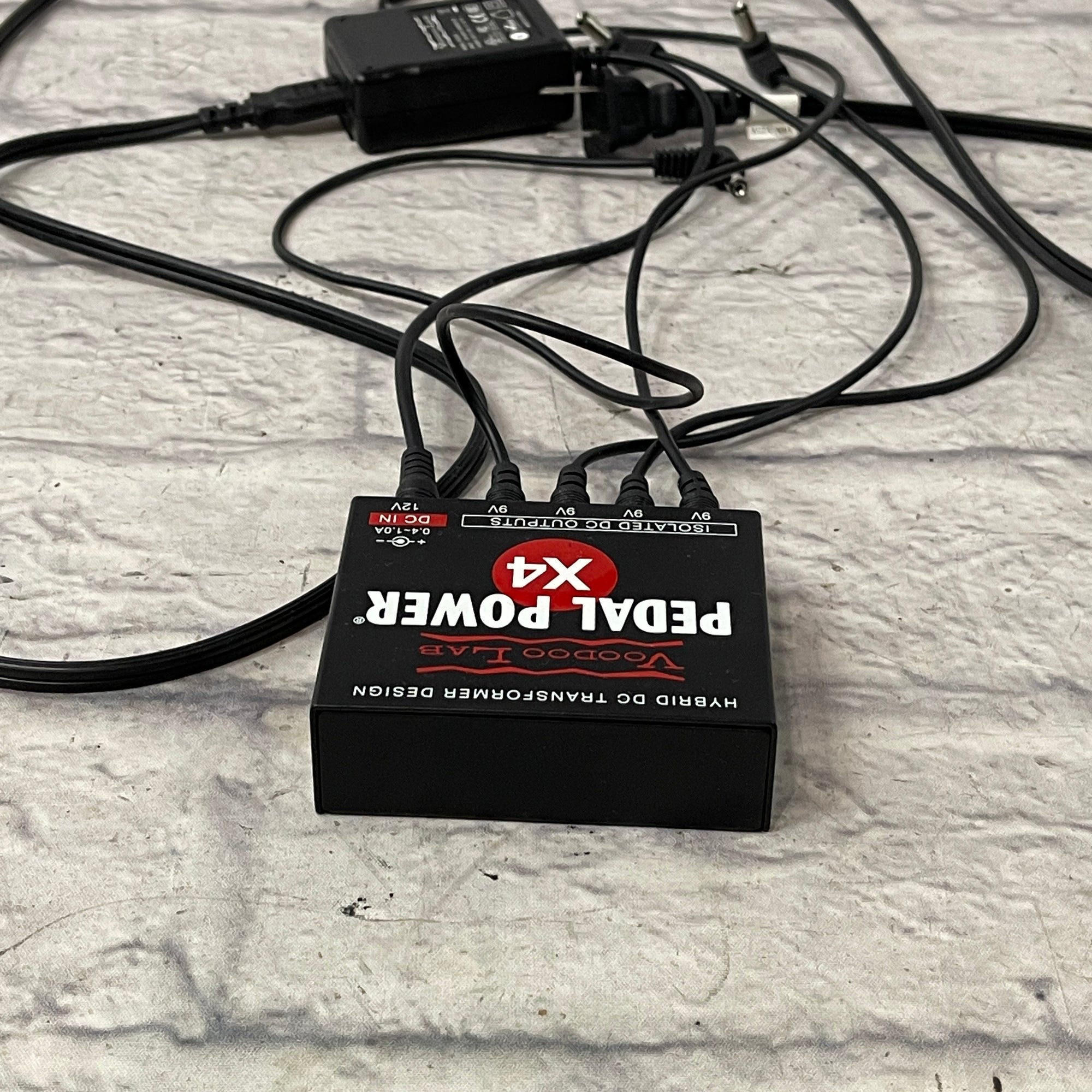 ギター VOODOO LAB Pedal Power x4 Amazon.com: Voodoo Lab Pedal Power X4 Isolated Power Supply
